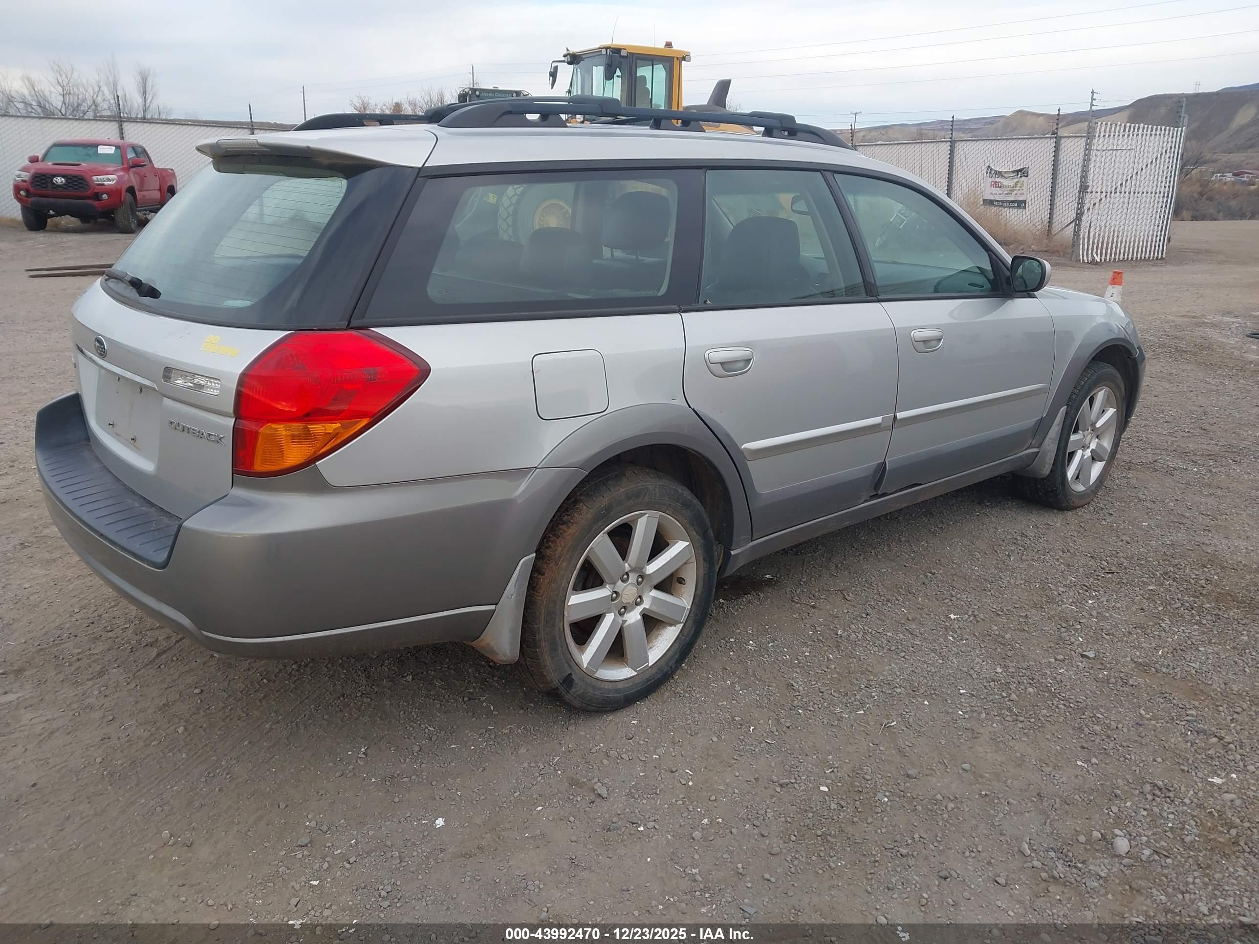 SUBARU OUTBACK image 4