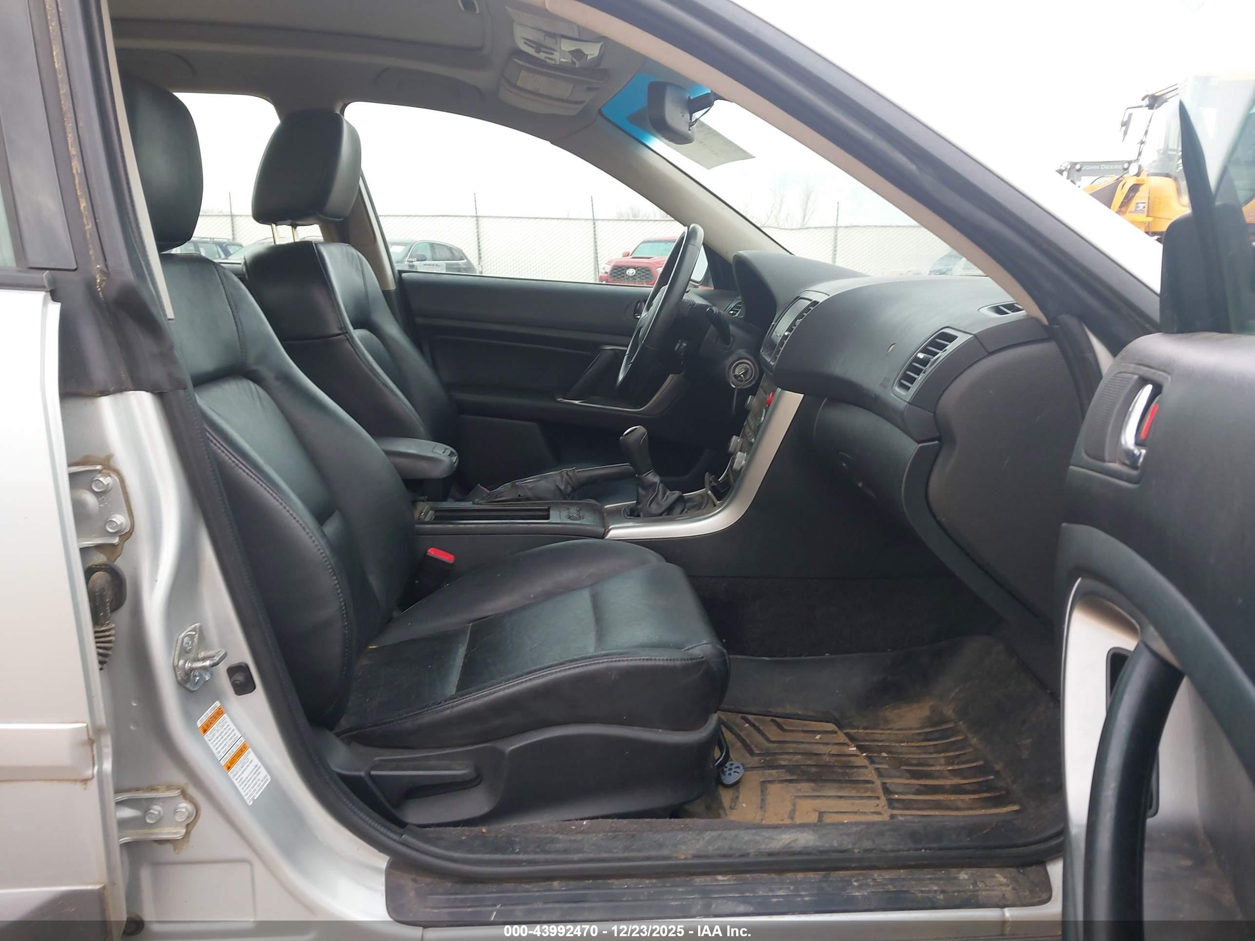 SUBARU OUTBACK image 5