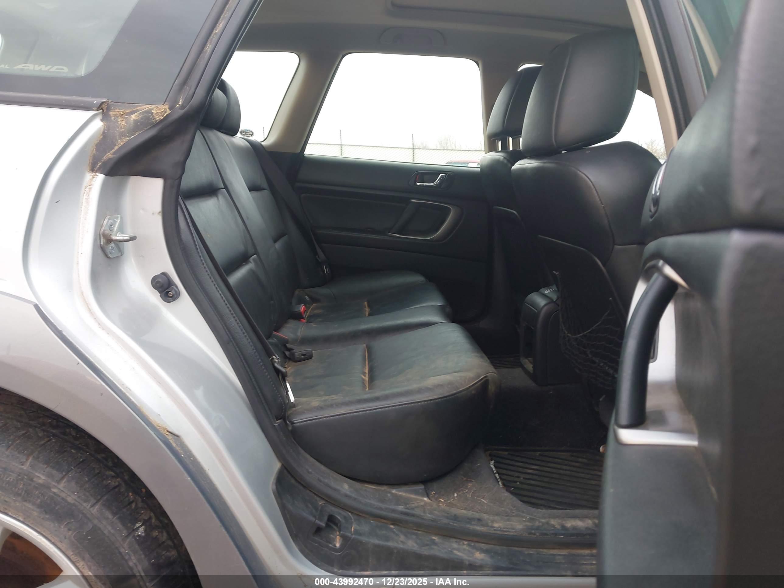 SUBARU OUTBACK image 8