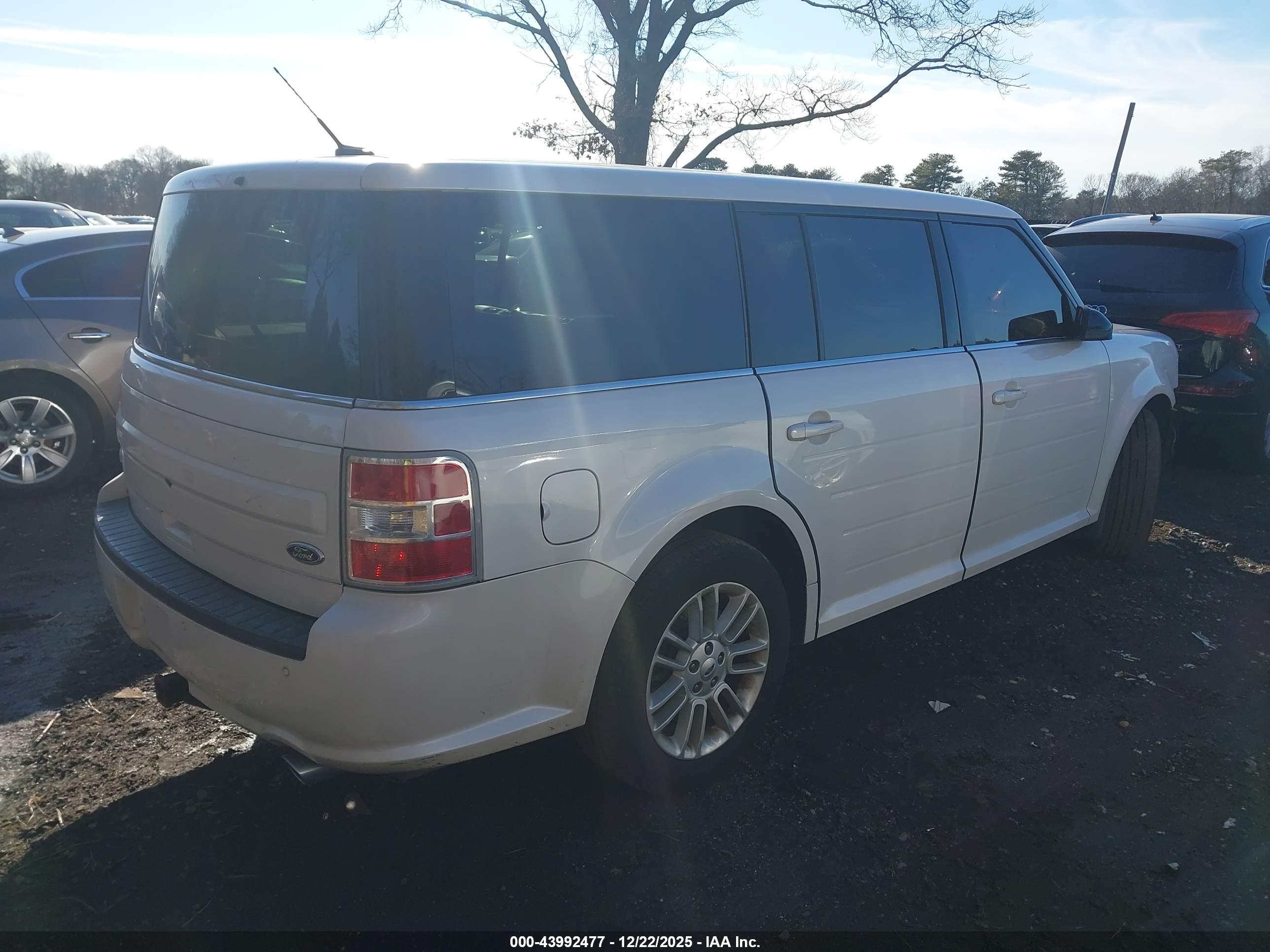 FORD FLEX image 4