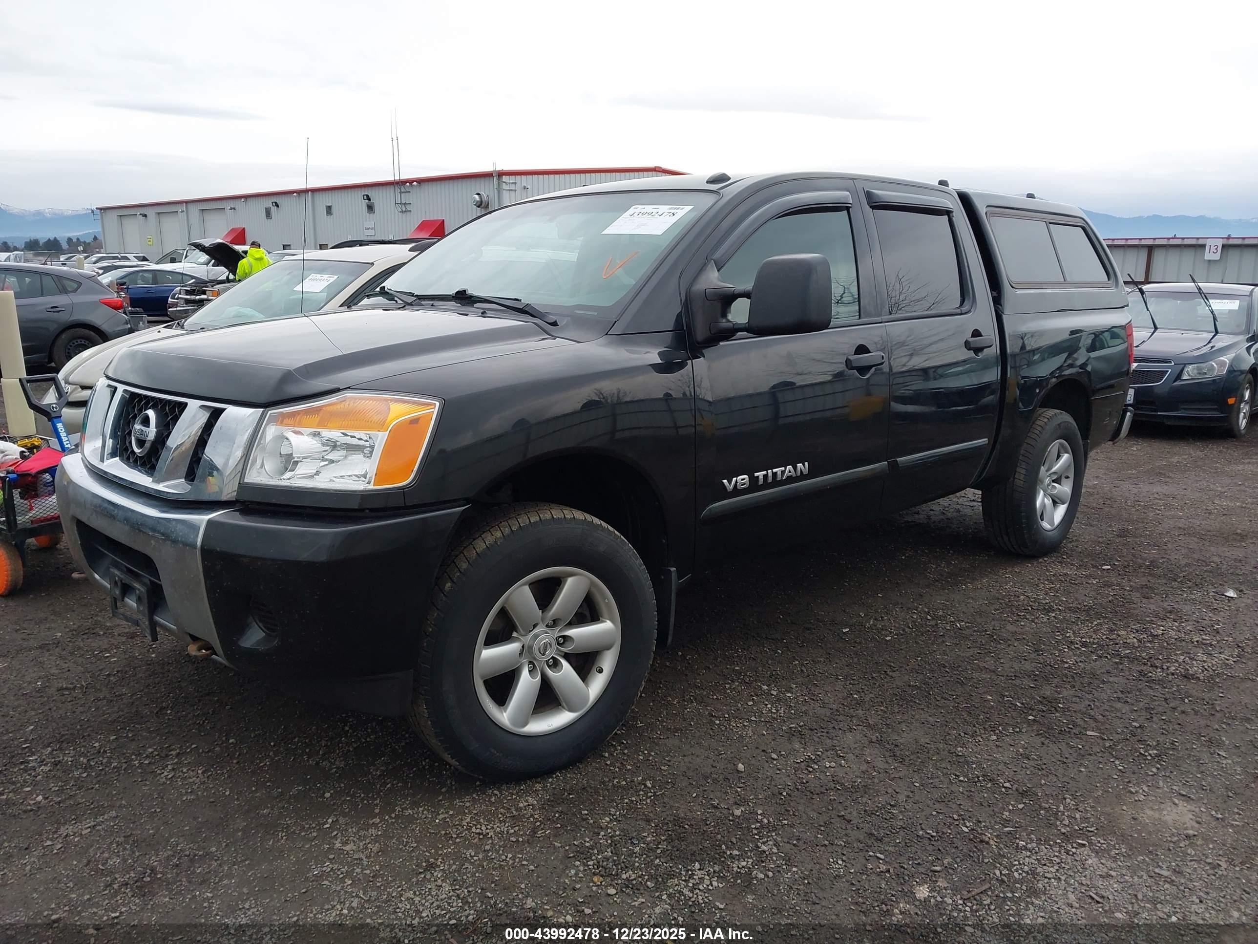 NISSAN TITAN image 2