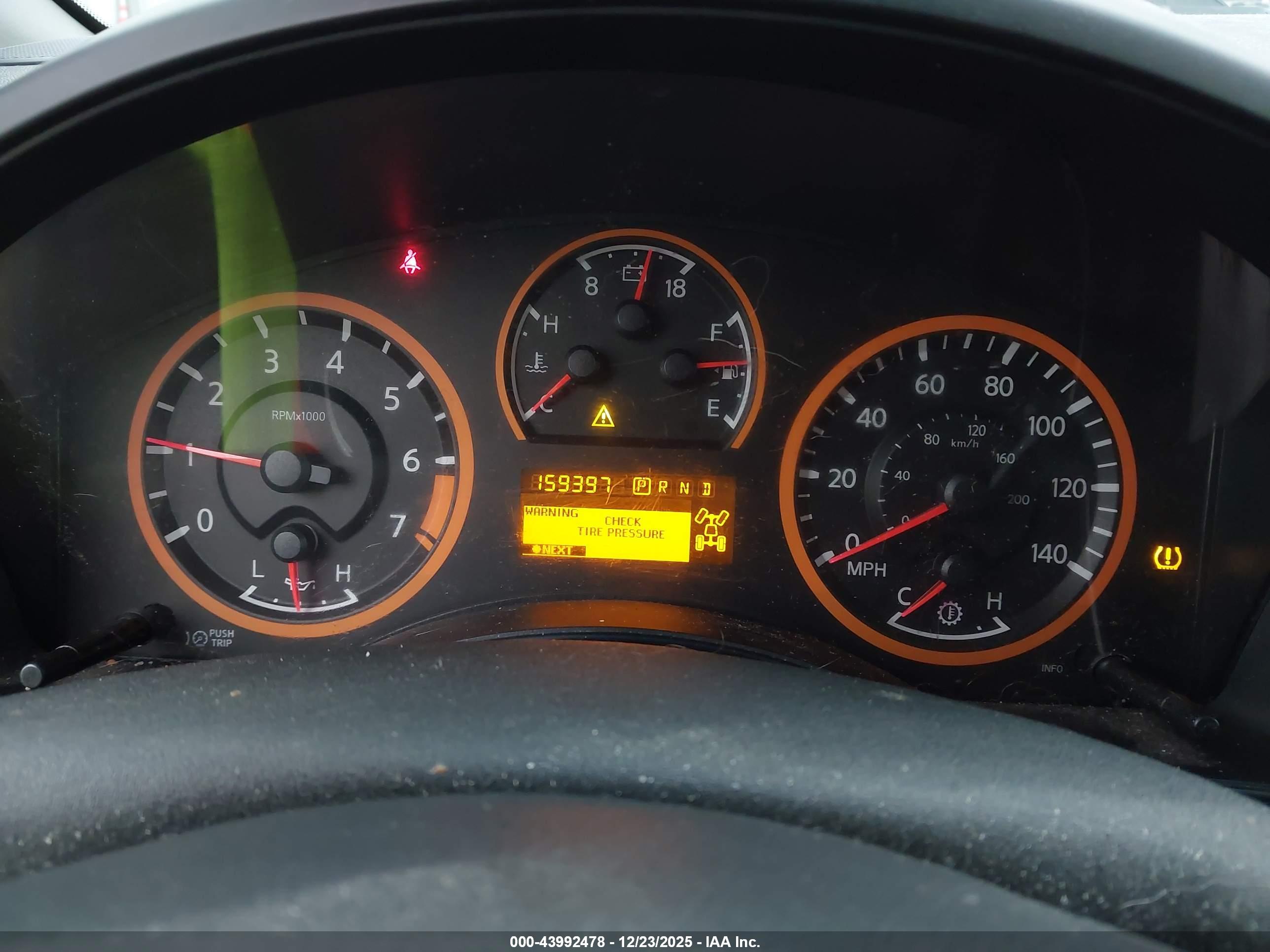 NISSAN TITAN image 7