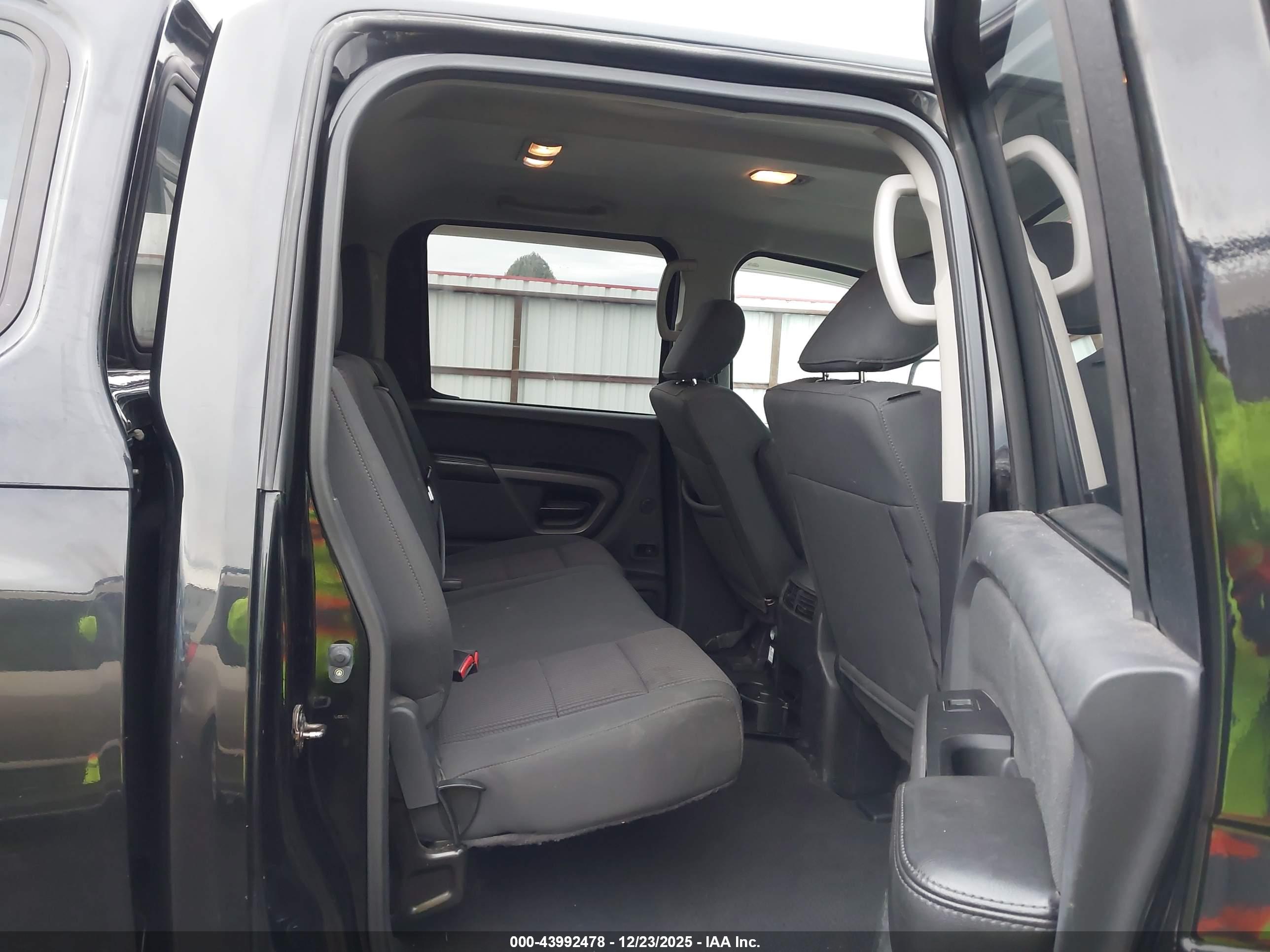 NISSAN TITAN image 8