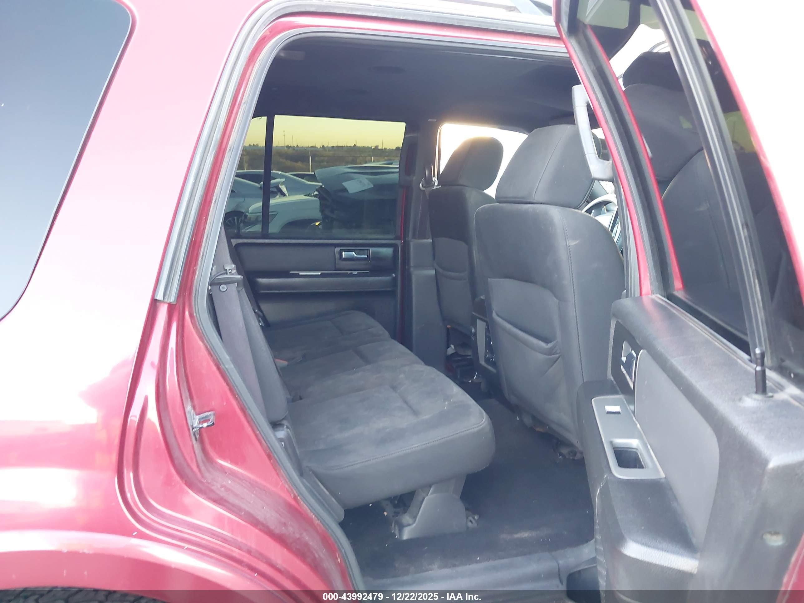 FORD EXPEDITION image 8