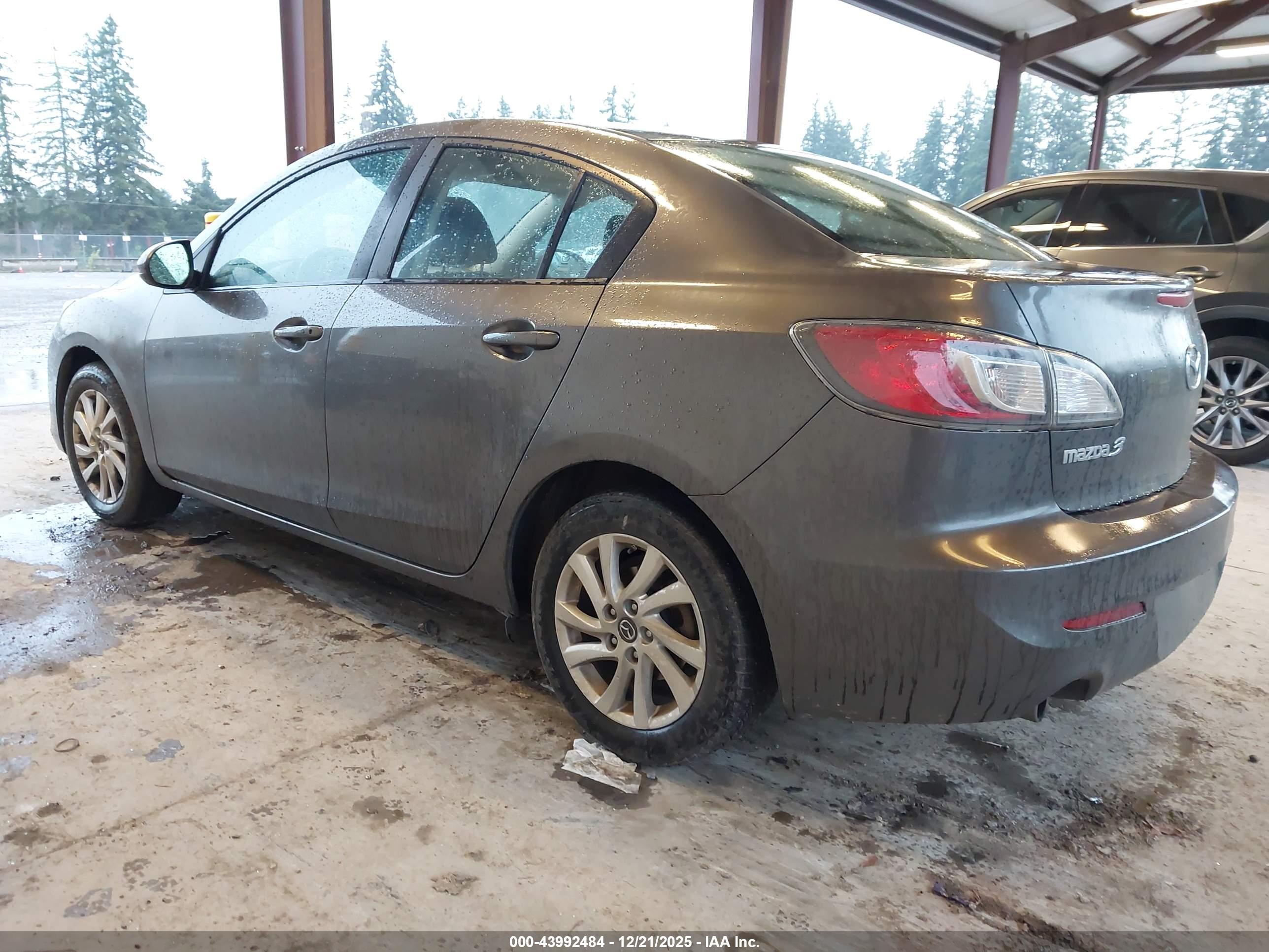 MAZDA MAZDA3 image 3