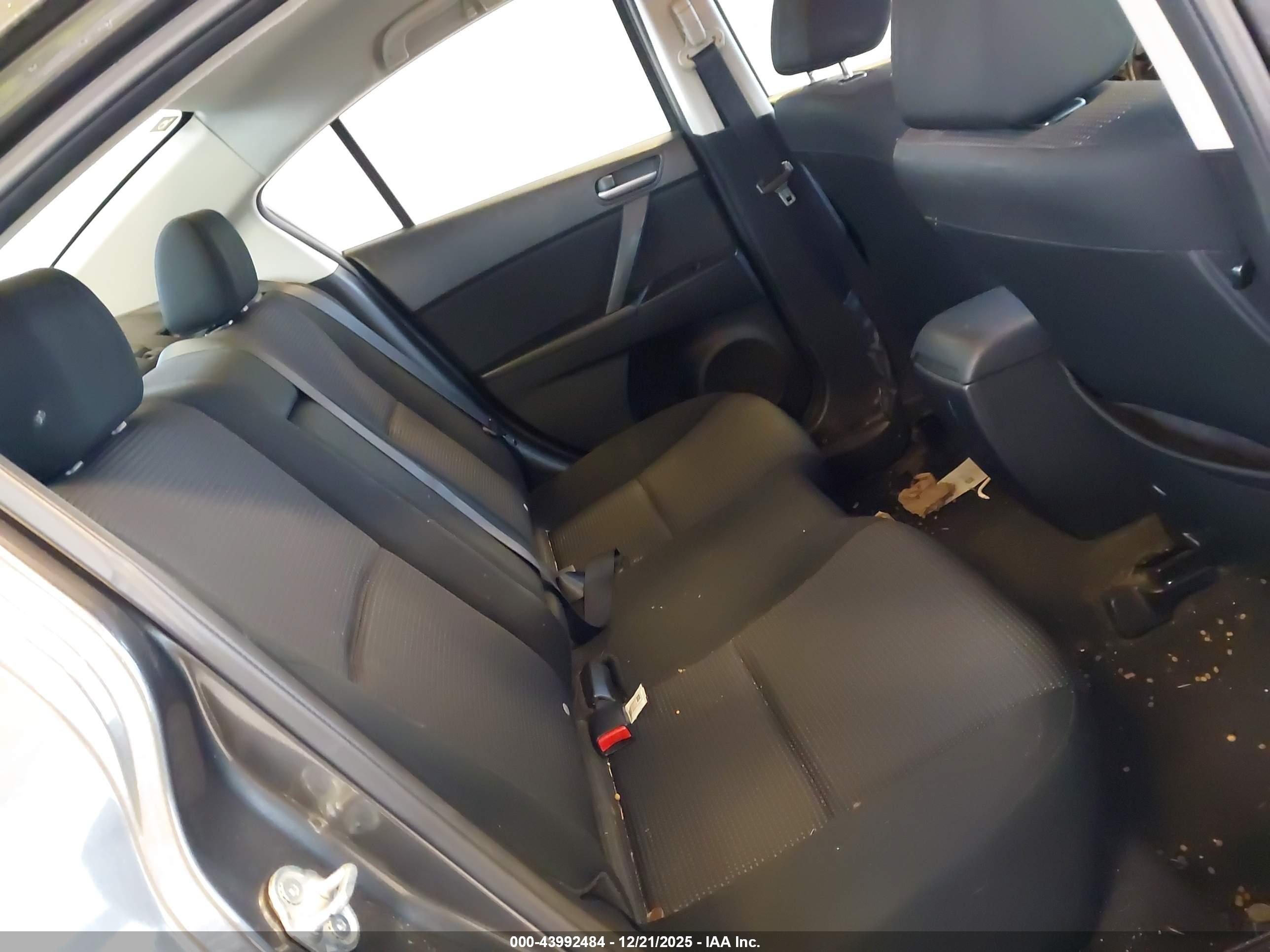 MAZDA MAZDA3 image 8