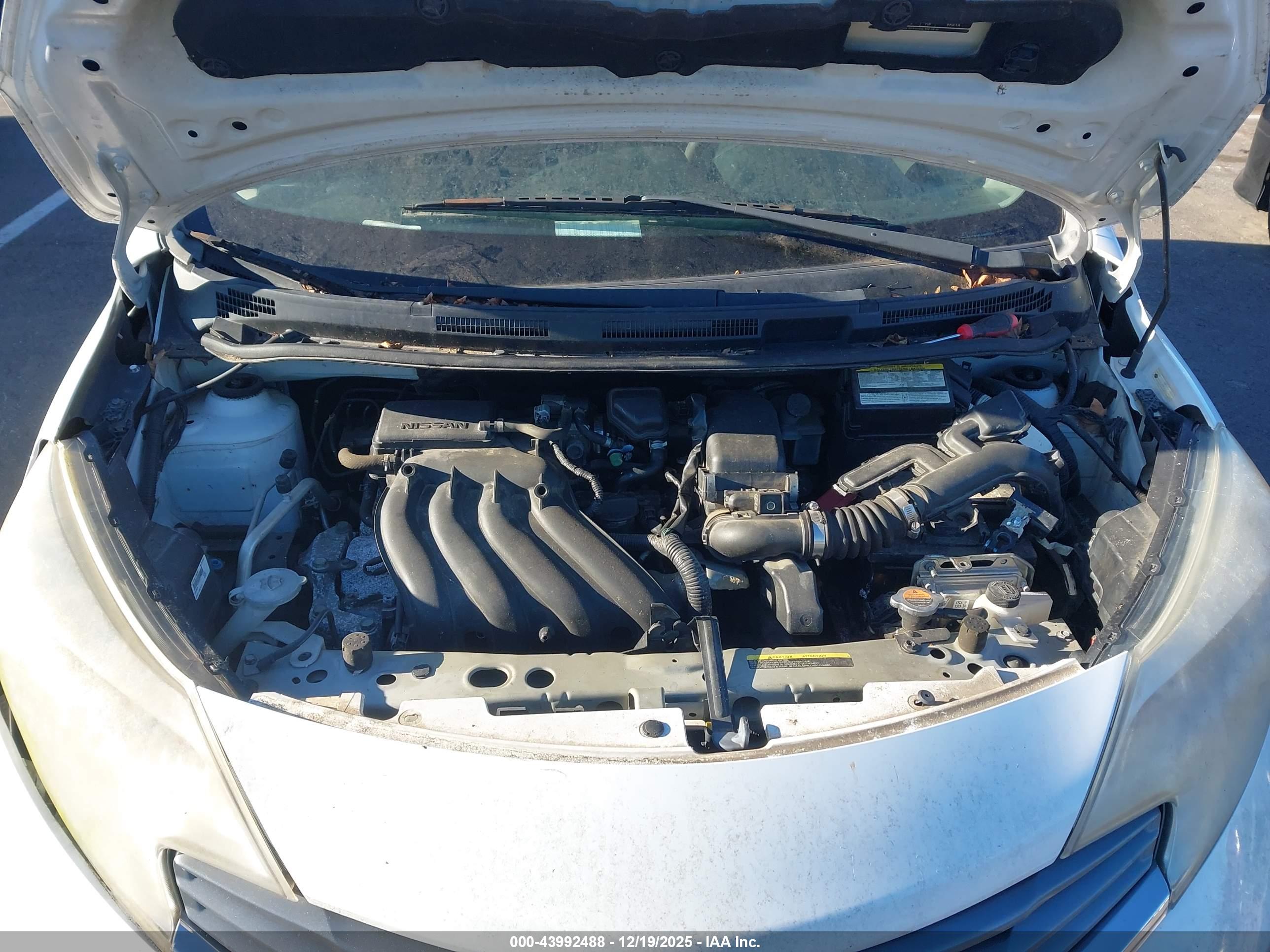 NISSAN VERSA image 10