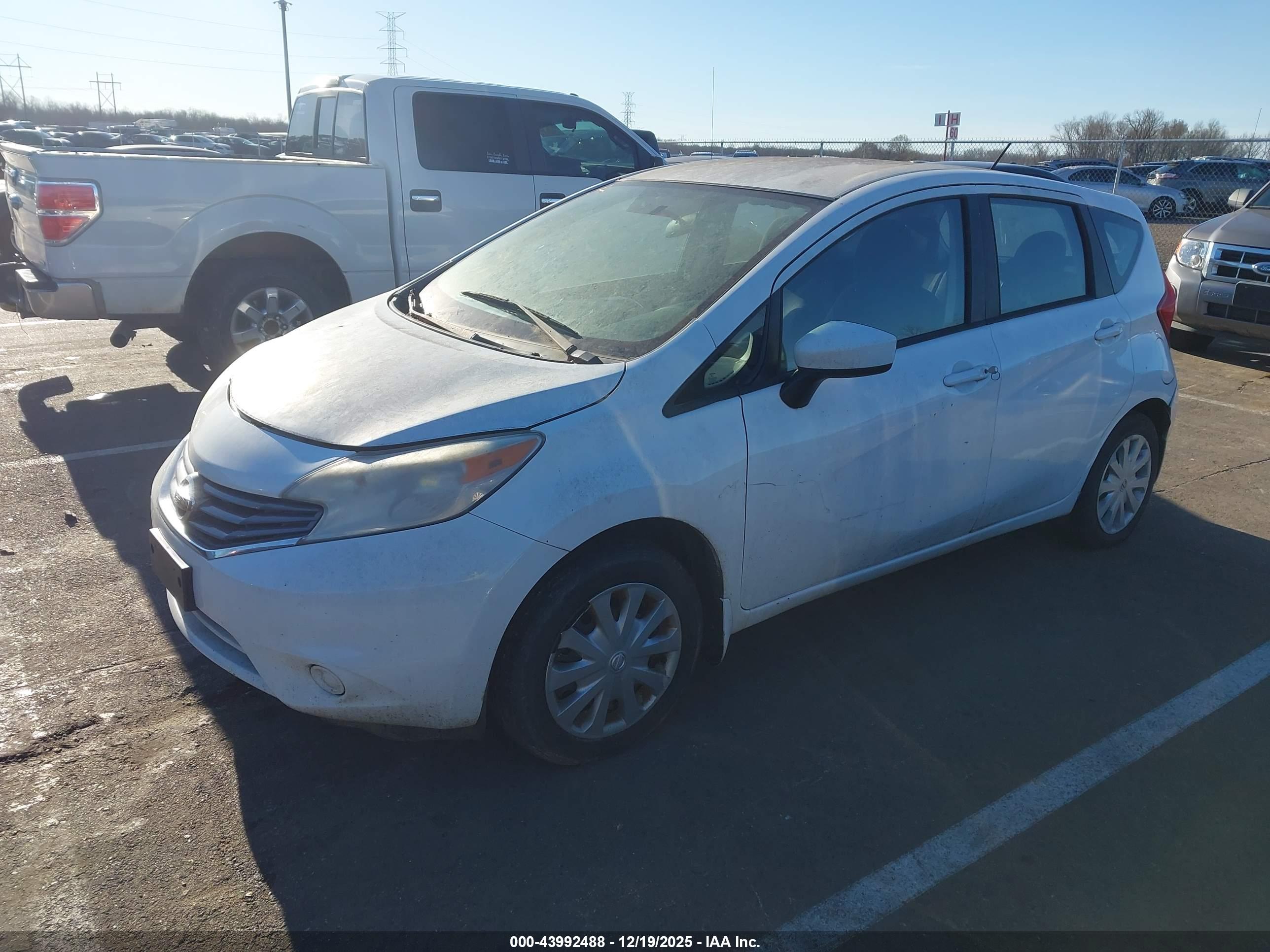 NISSAN VERSA image 2