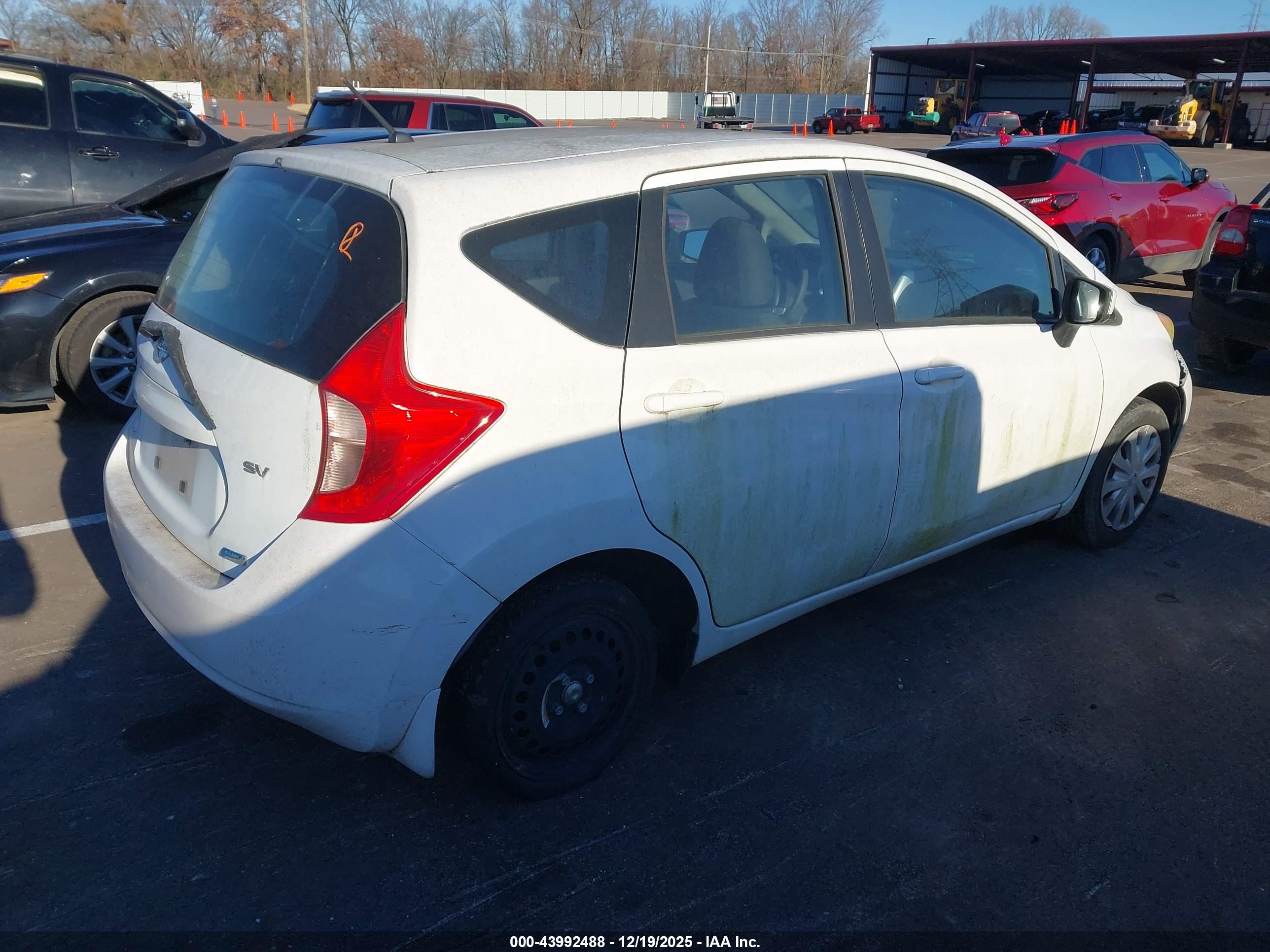 NISSAN VERSA image 4
