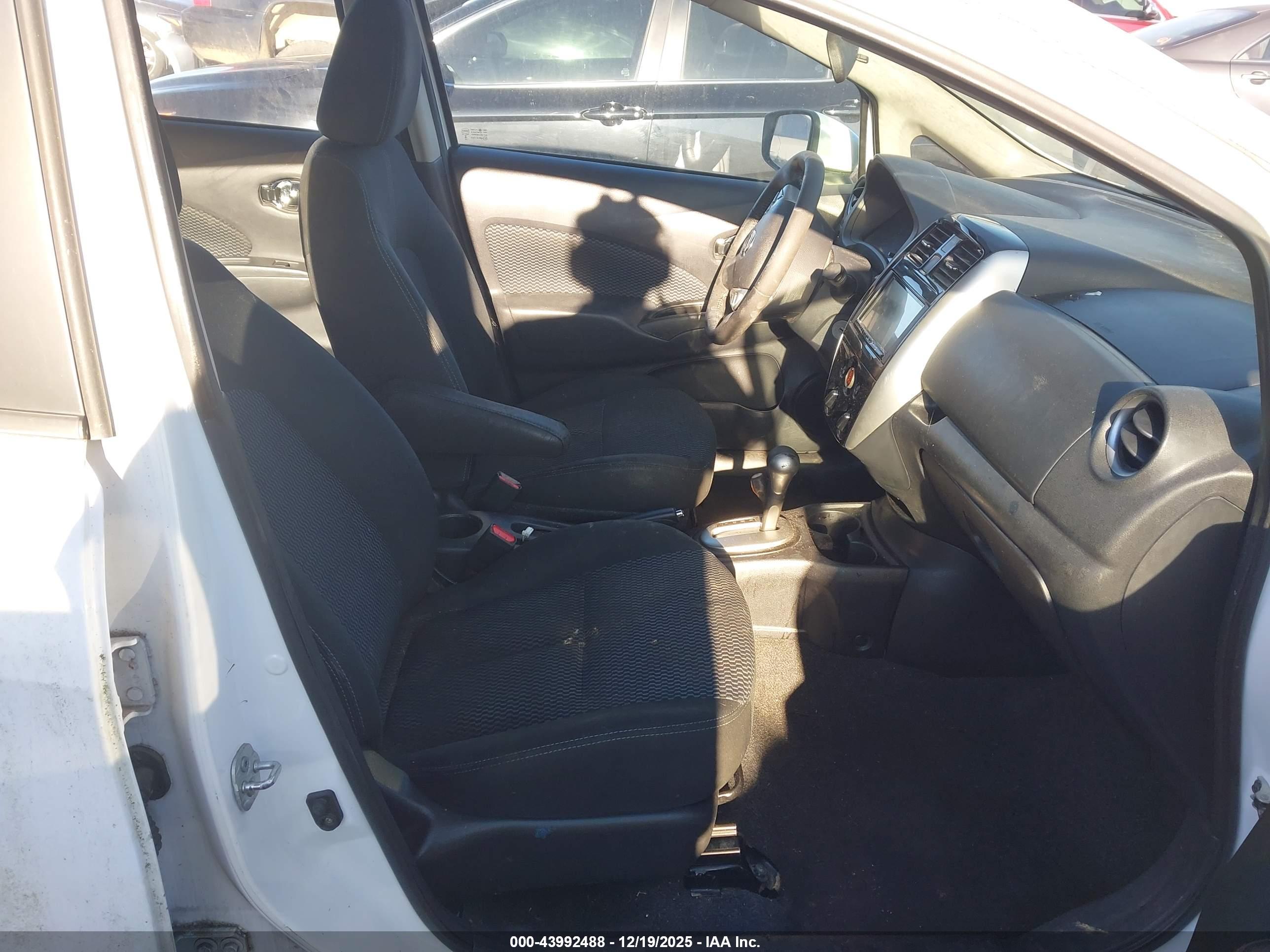 NISSAN VERSA image 5