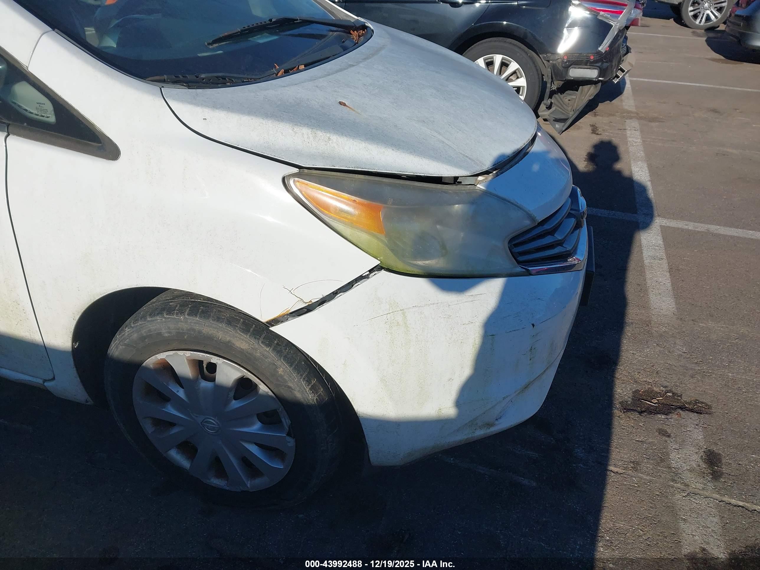 NISSAN VERSA image 6