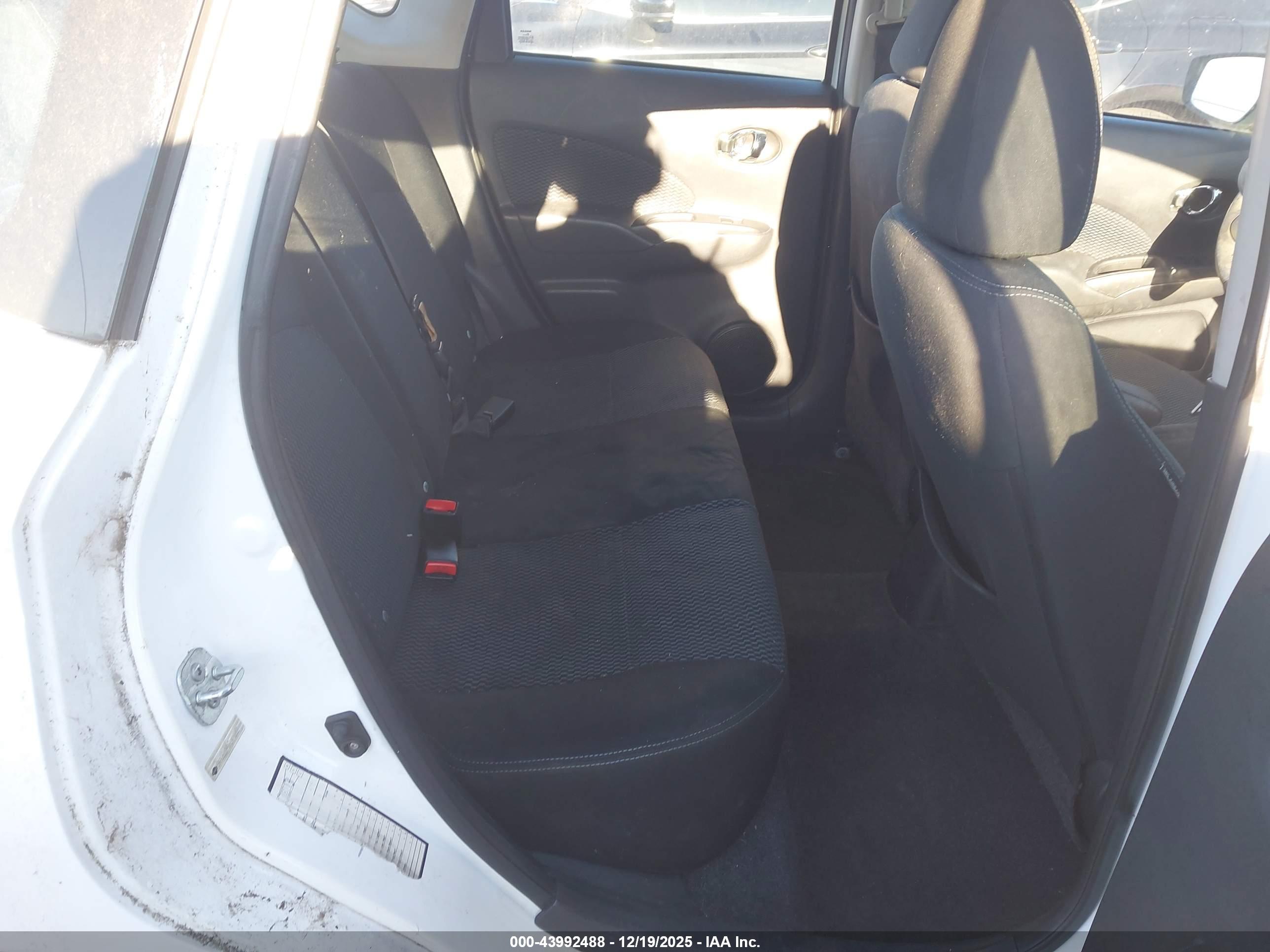 NISSAN VERSA image 8