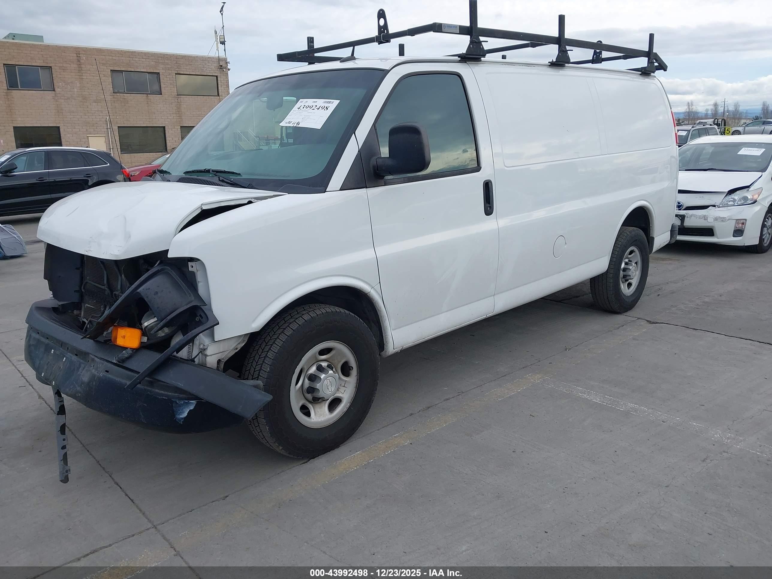CHEVROLET EXPRESS image 2