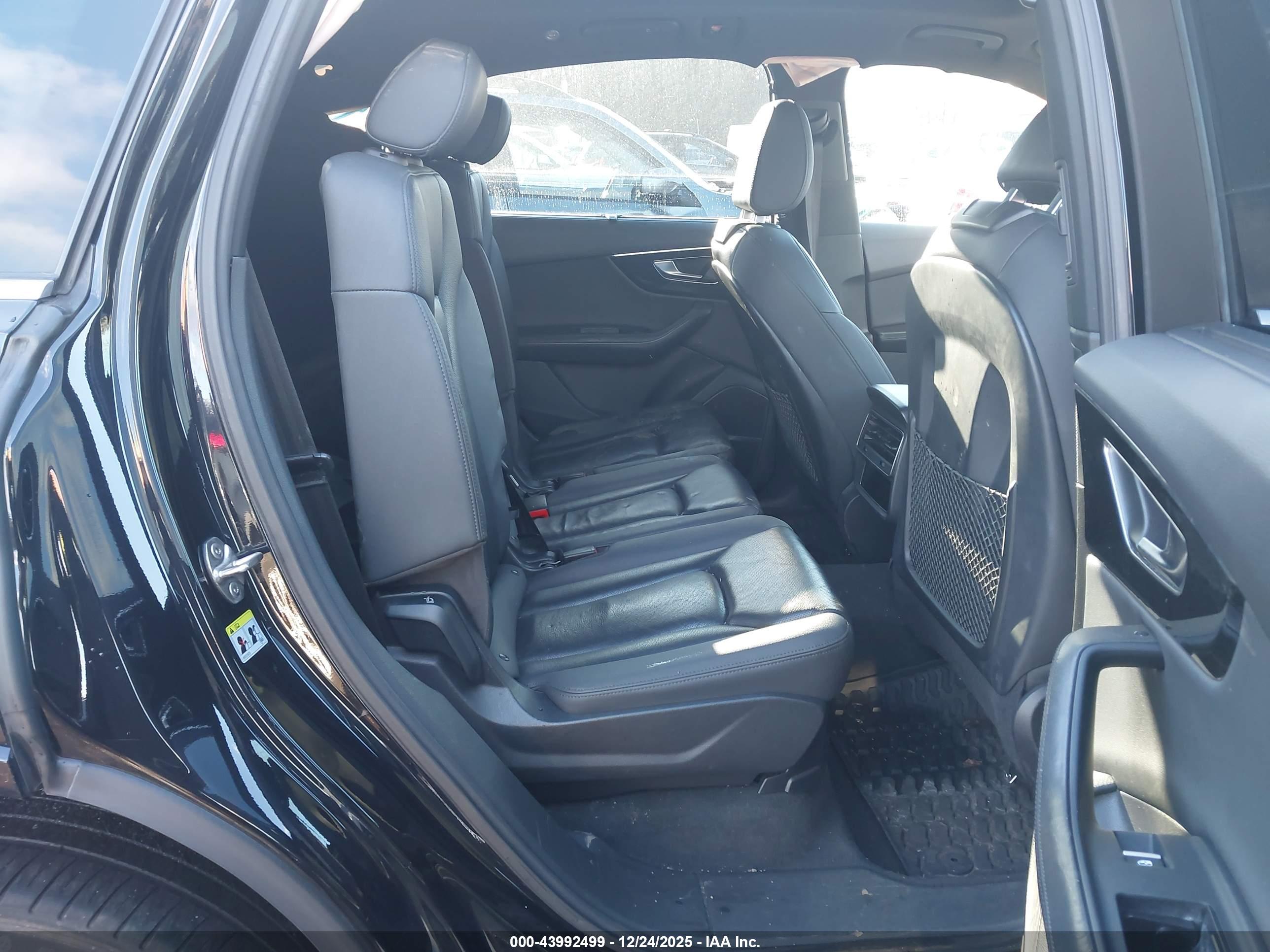 AUDI Q7 image 8