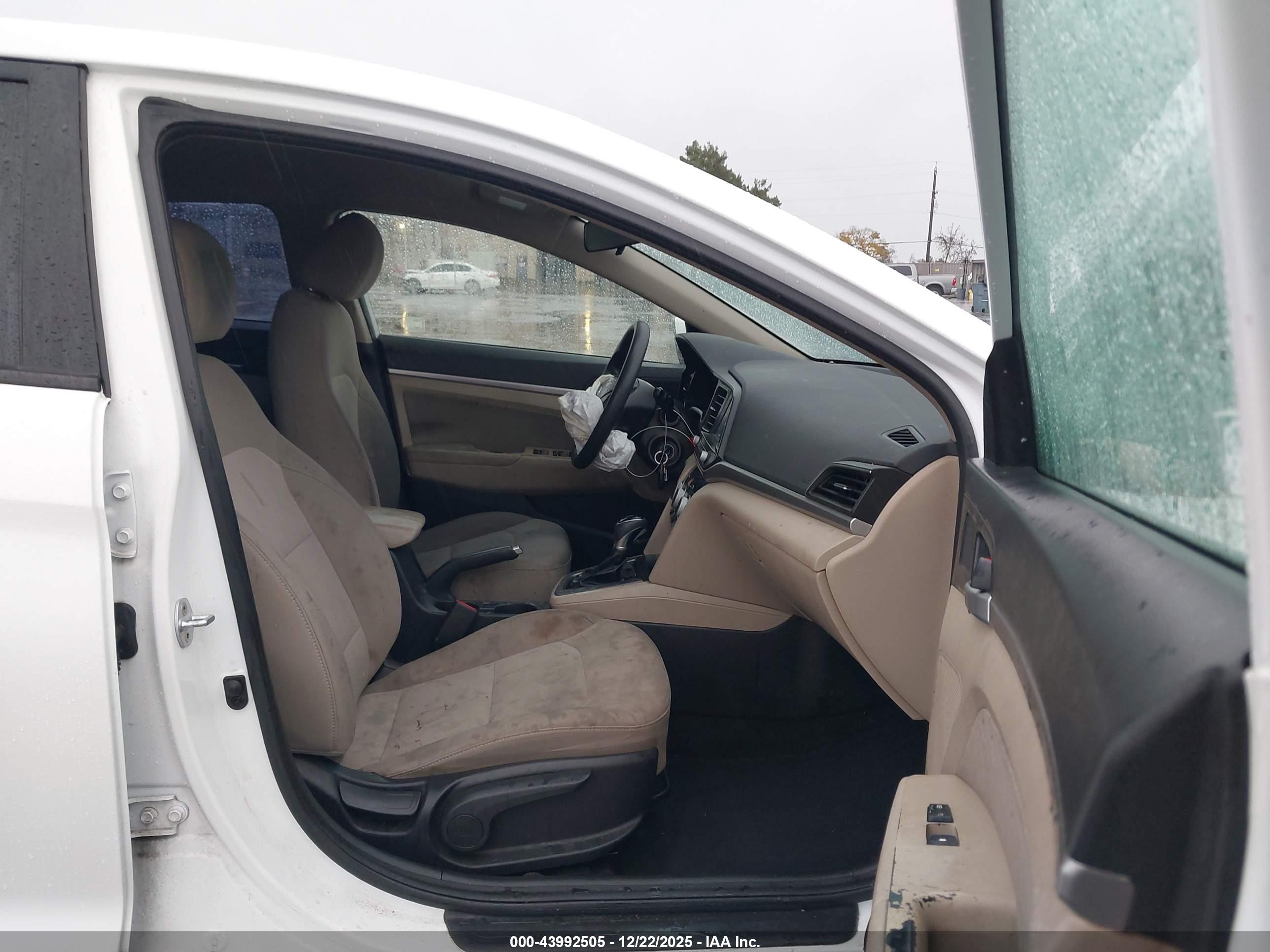 HYUNDAI ELANTRA image 5