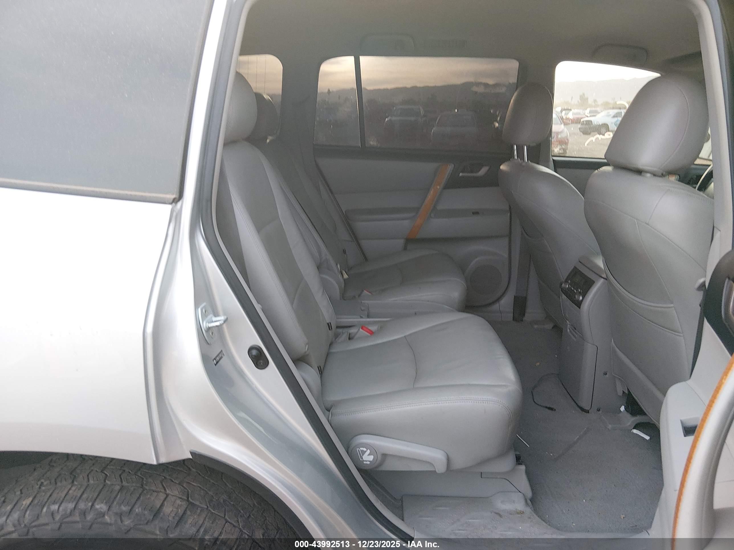 TOYOTA HIGHLANDER image 8