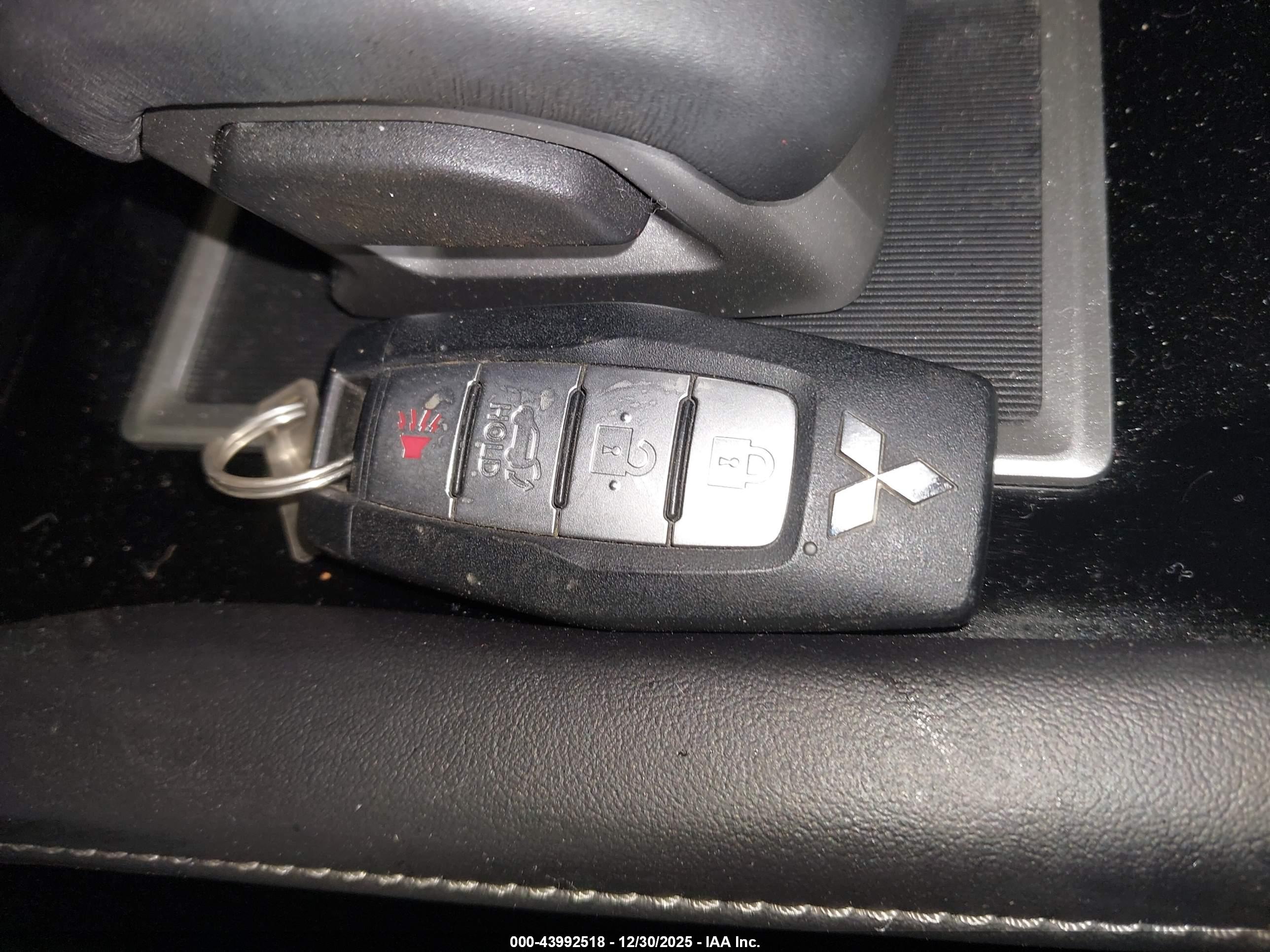 MITSUBISHI OUTLANDER image 11
