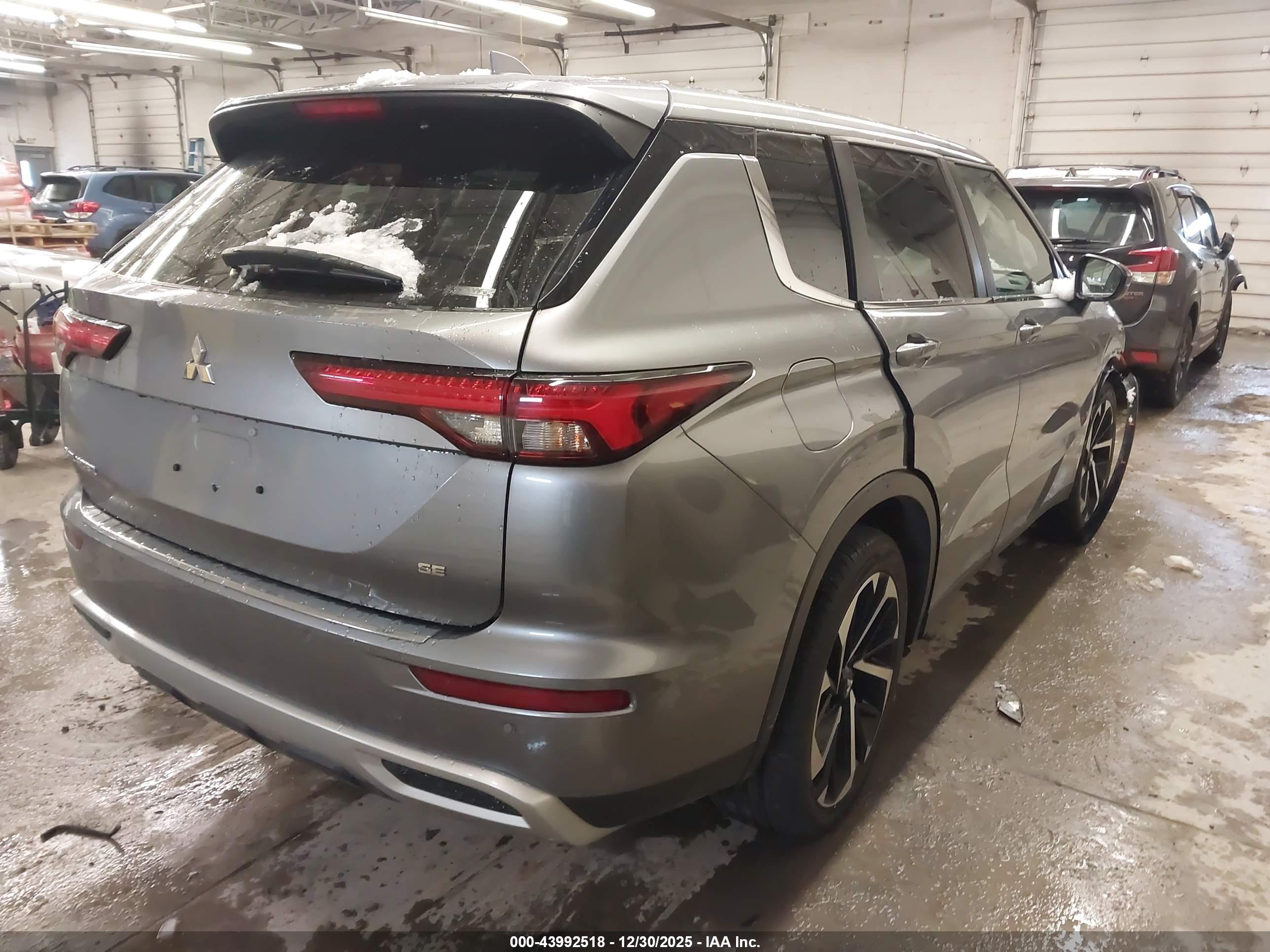 MITSUBISHI OUTLANDER image 4