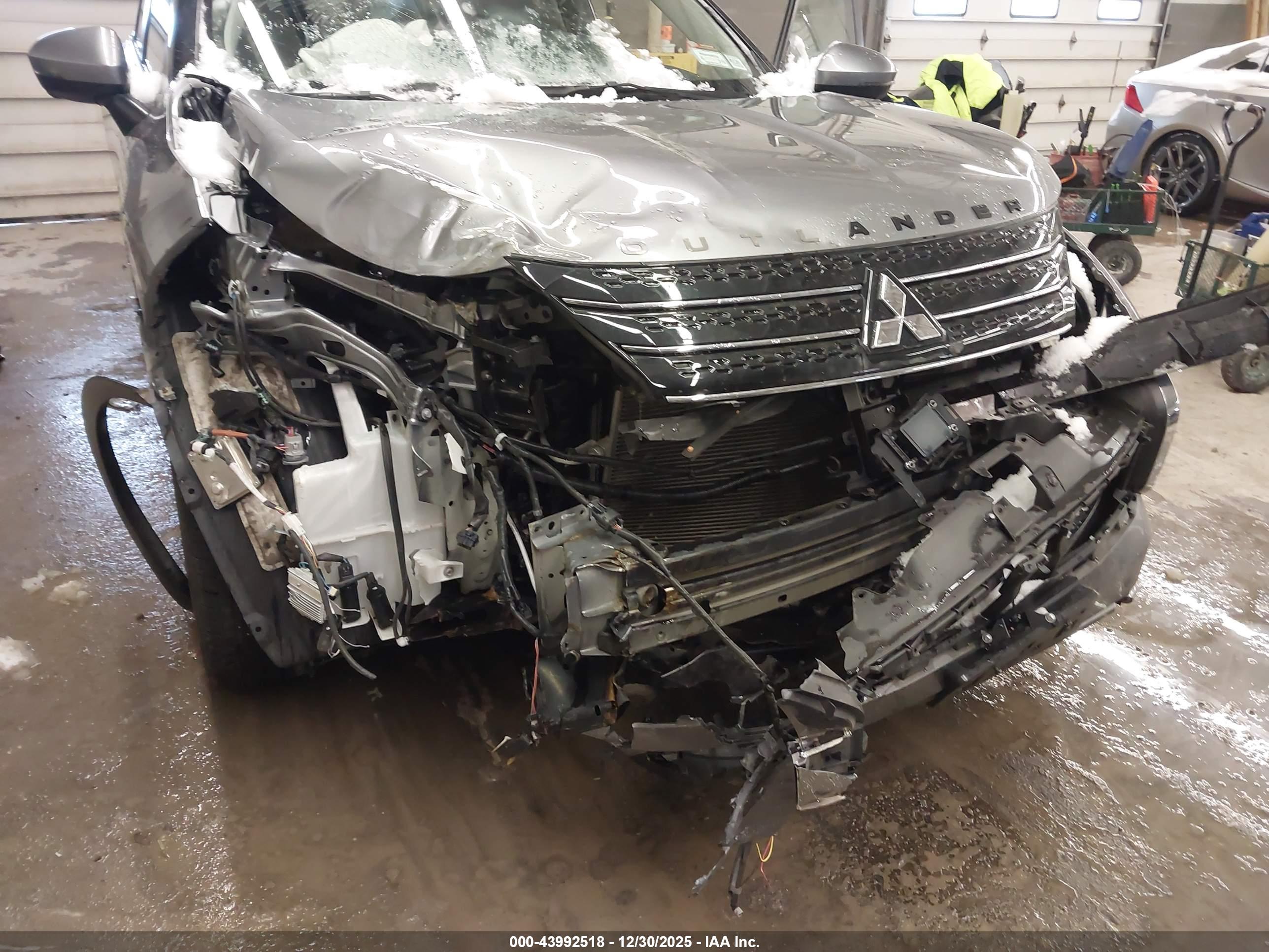 MITSUBISHI OUTLANDER image 6