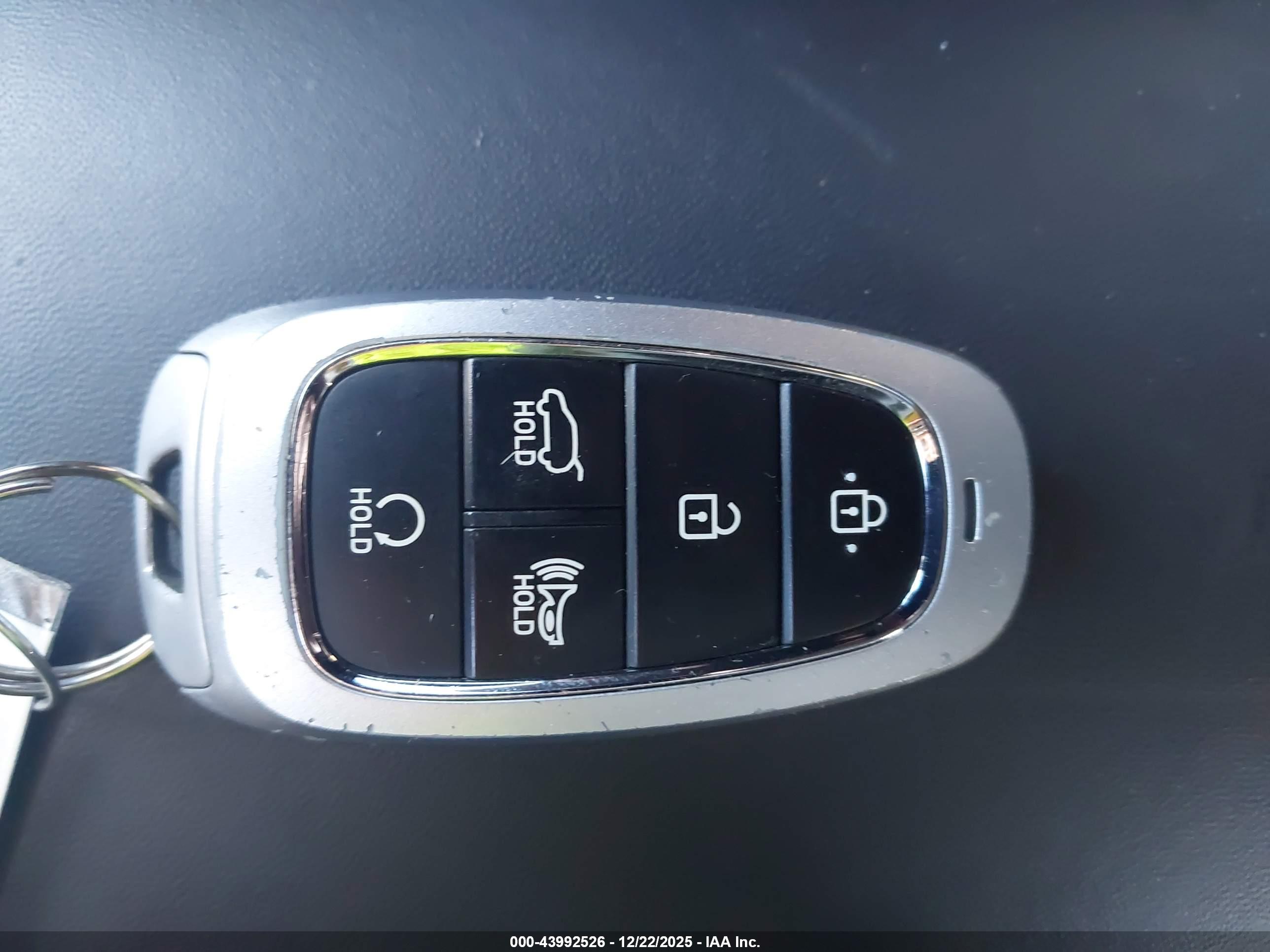 HYUNDAI SANTA image 11