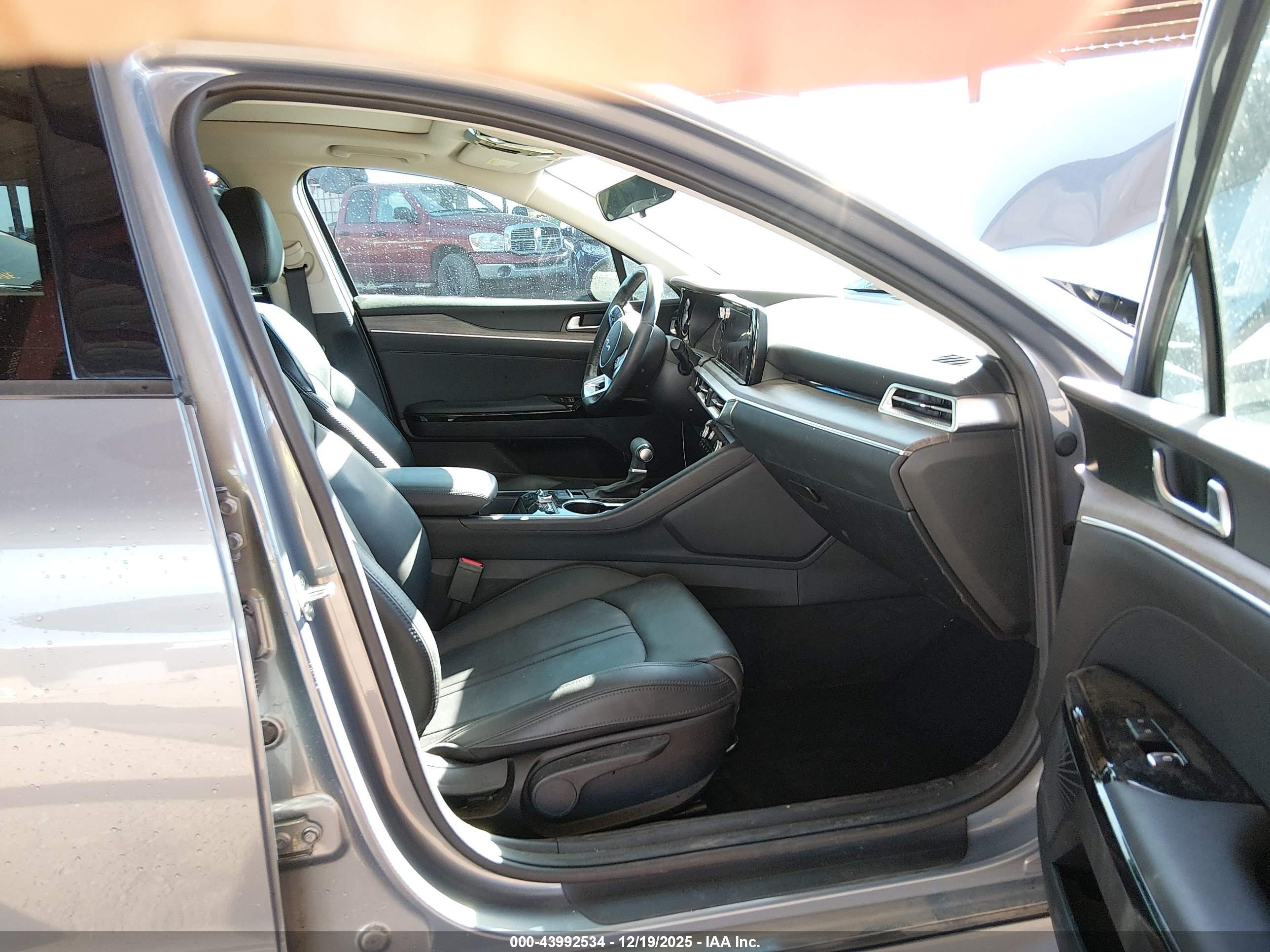 KIA K5 image 5