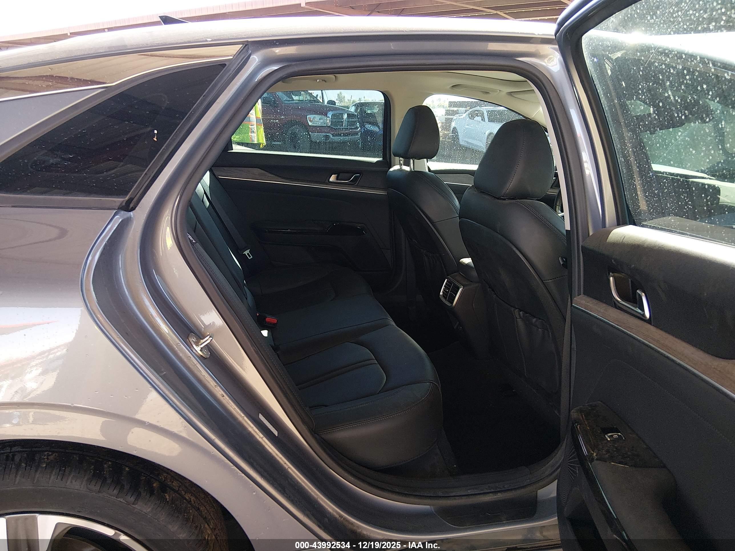 KIA K5 image 8