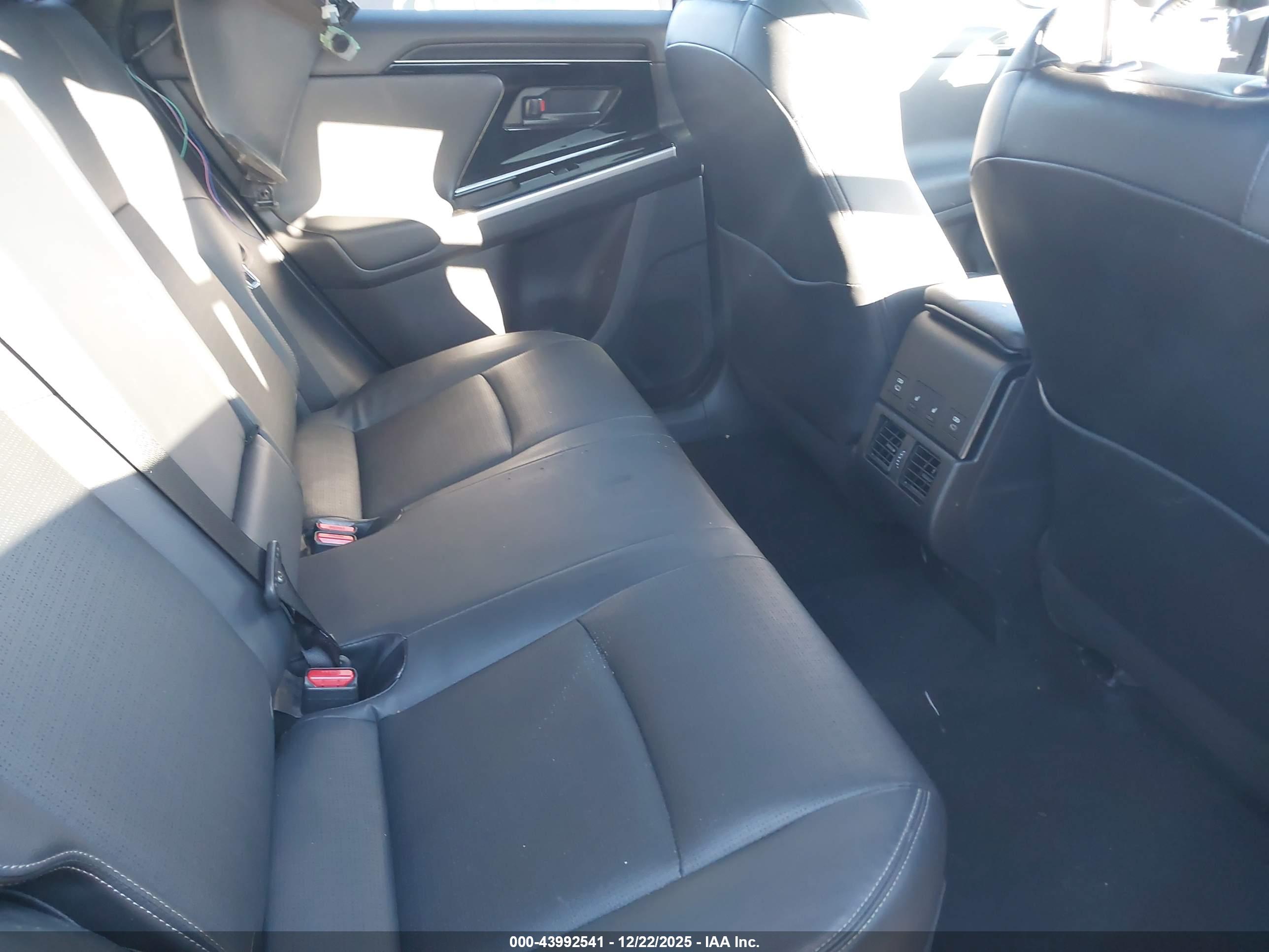 SUBARU SOLTERRA image 8