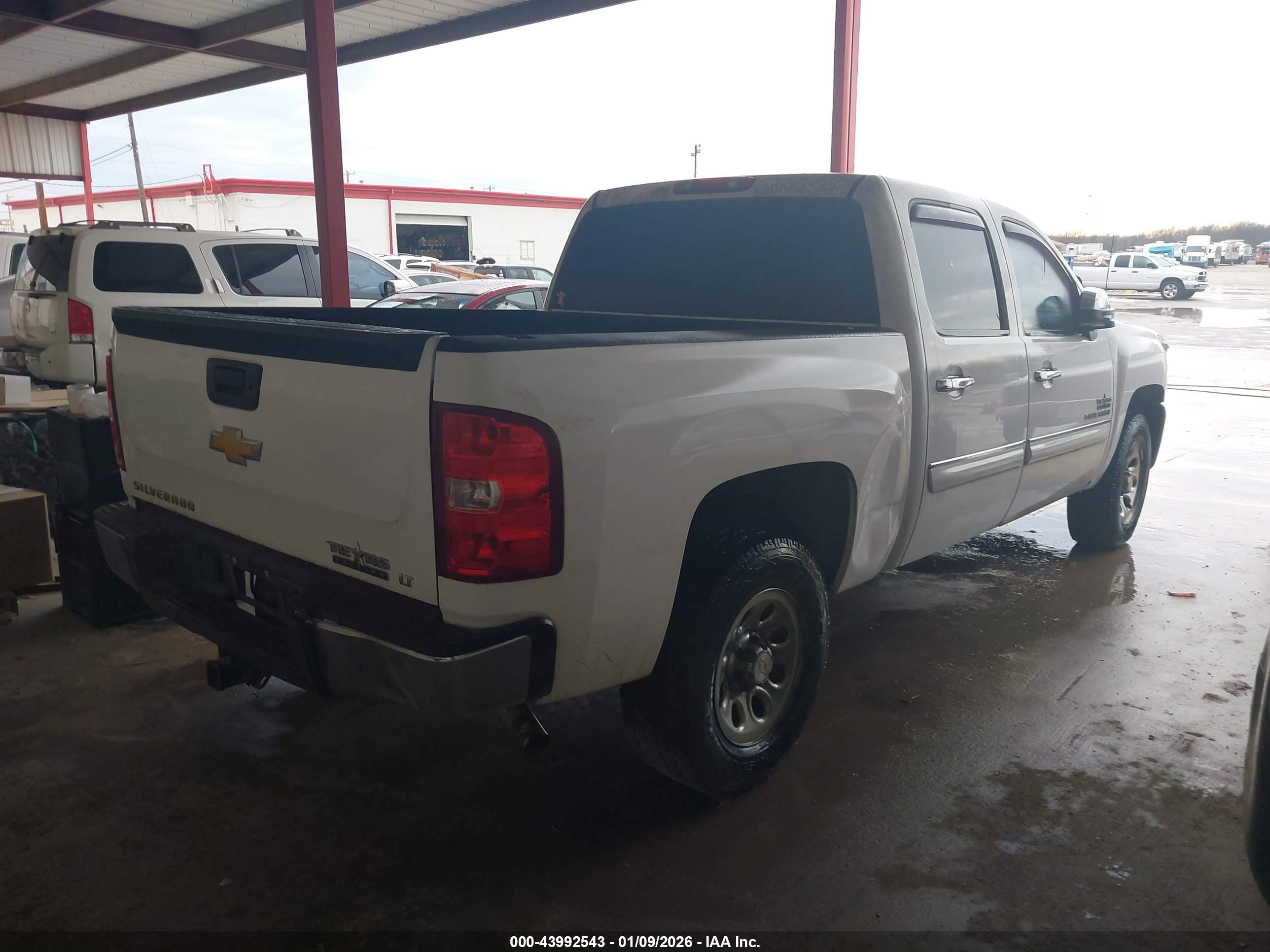 CHEVROLET SILVERADO image 4