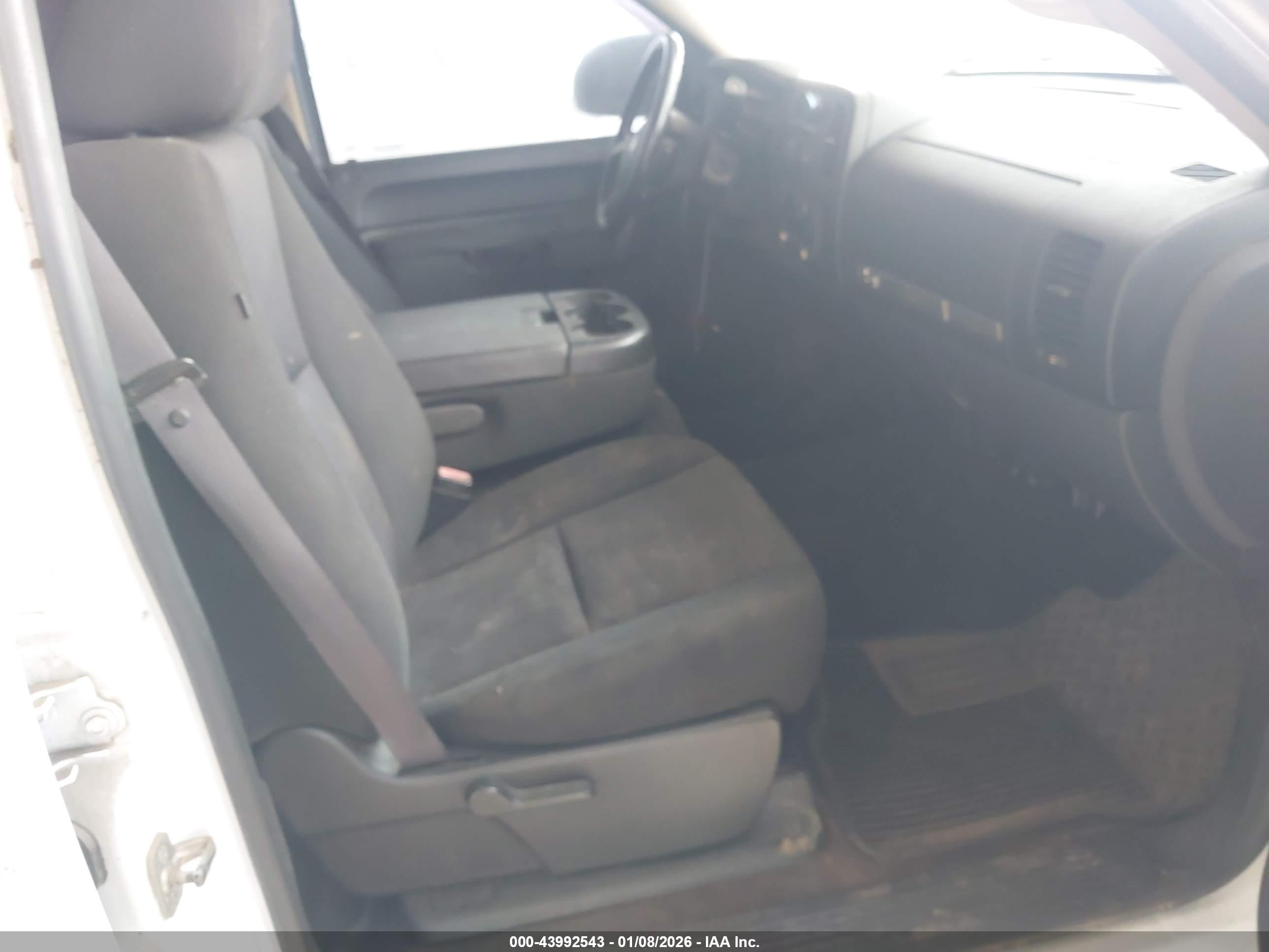 CHEVROLET SILVERADO image 5