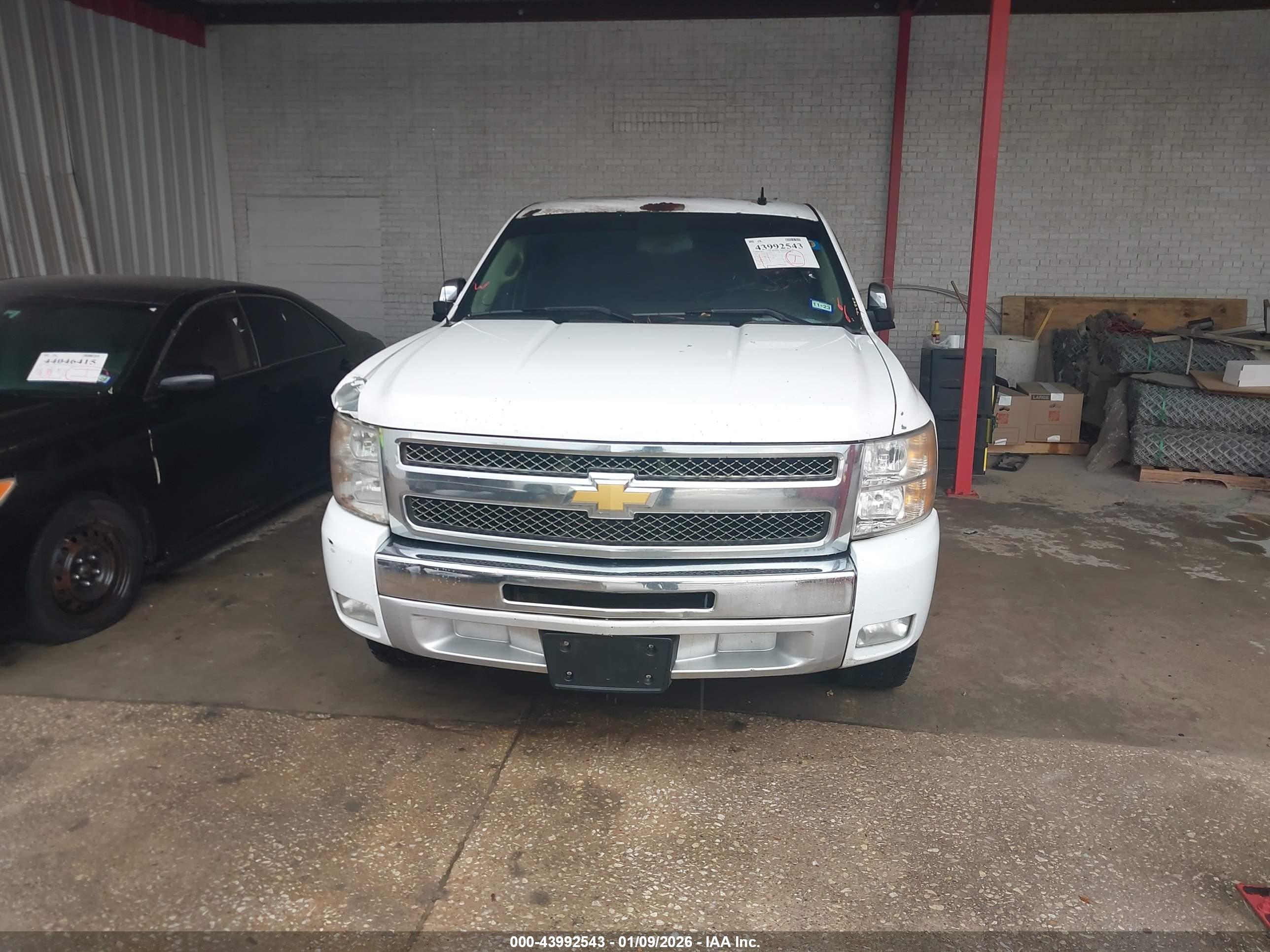 CHEVROLET SILVERADO image 6