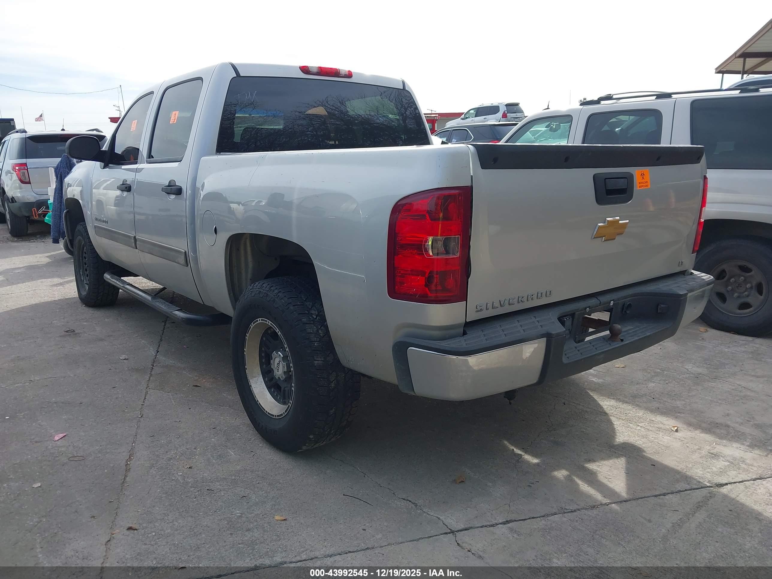 CHEVROLET SILVERADO image 3