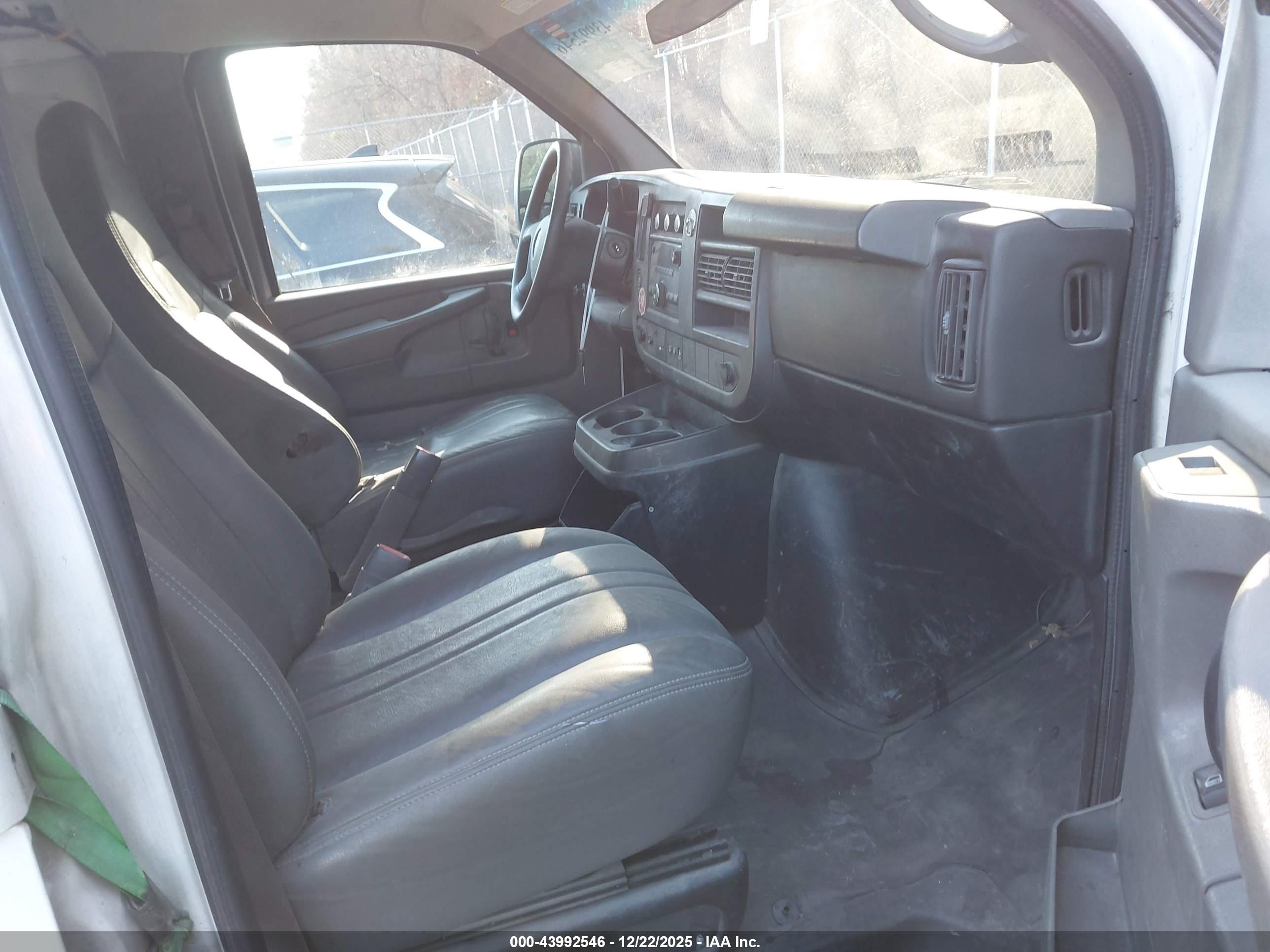 CHEVROLET EXPRESS image 5