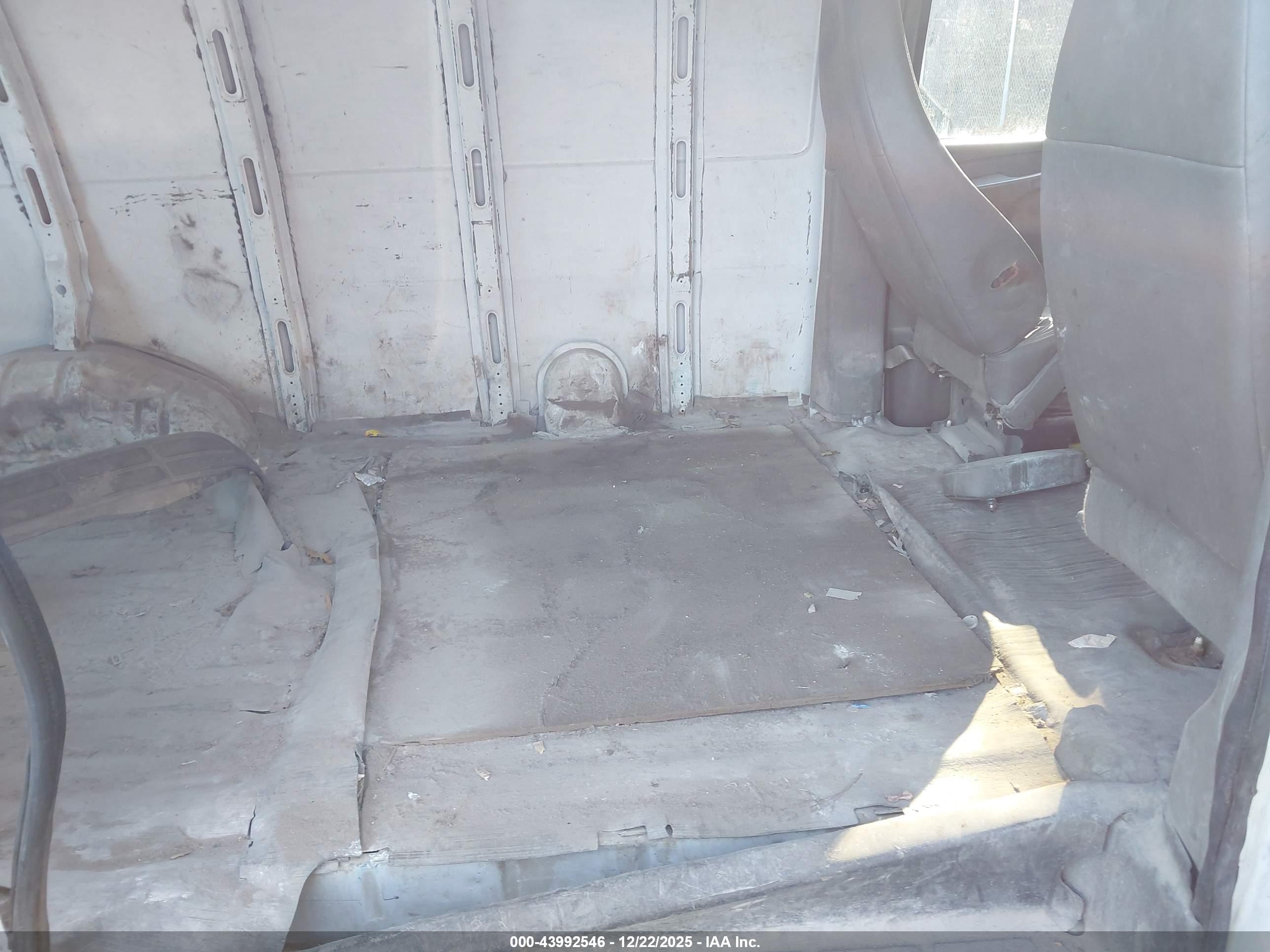 CHEVROLET EXPRESS image 8