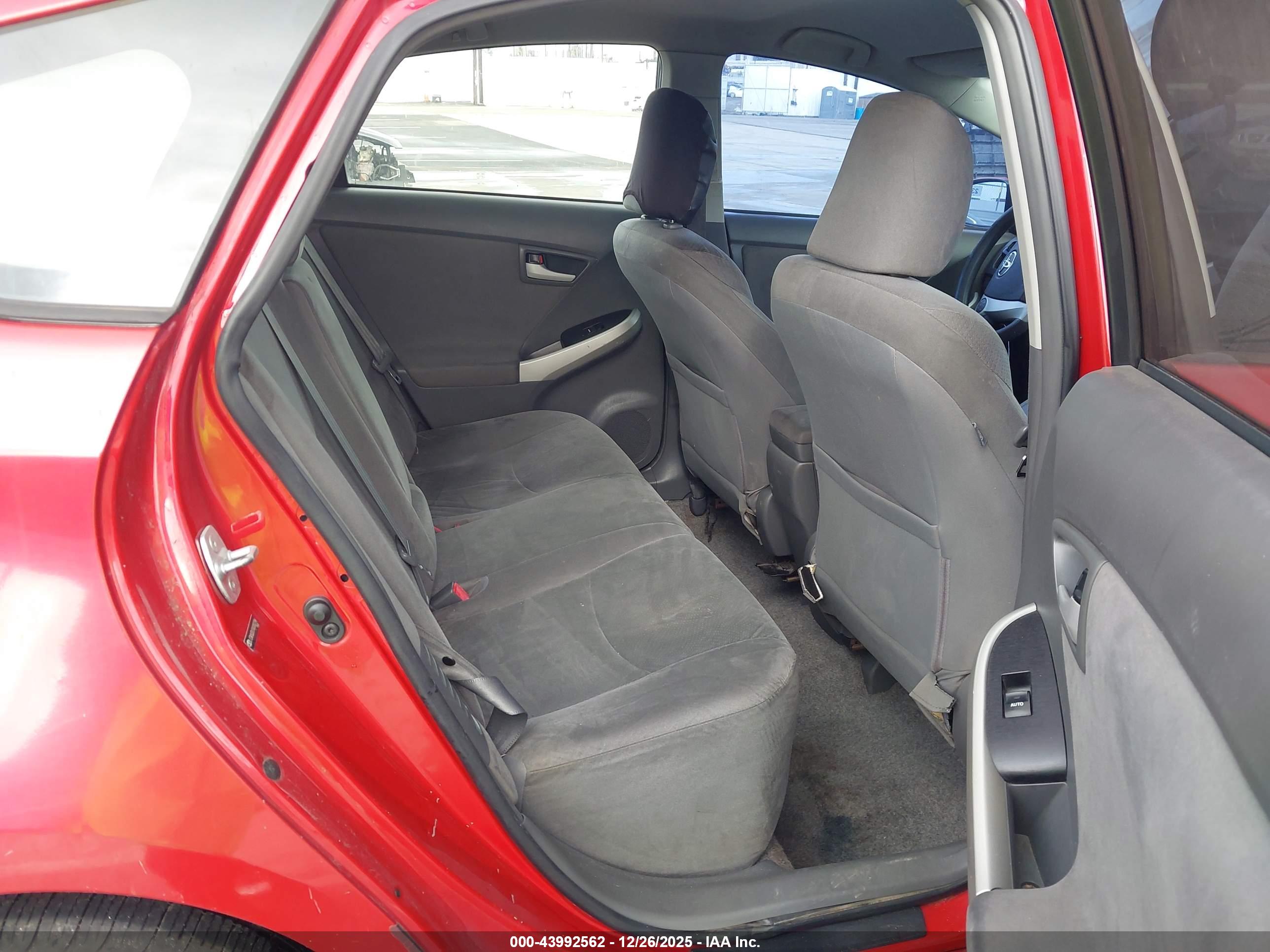 TOYOTA PRIUS image 8
