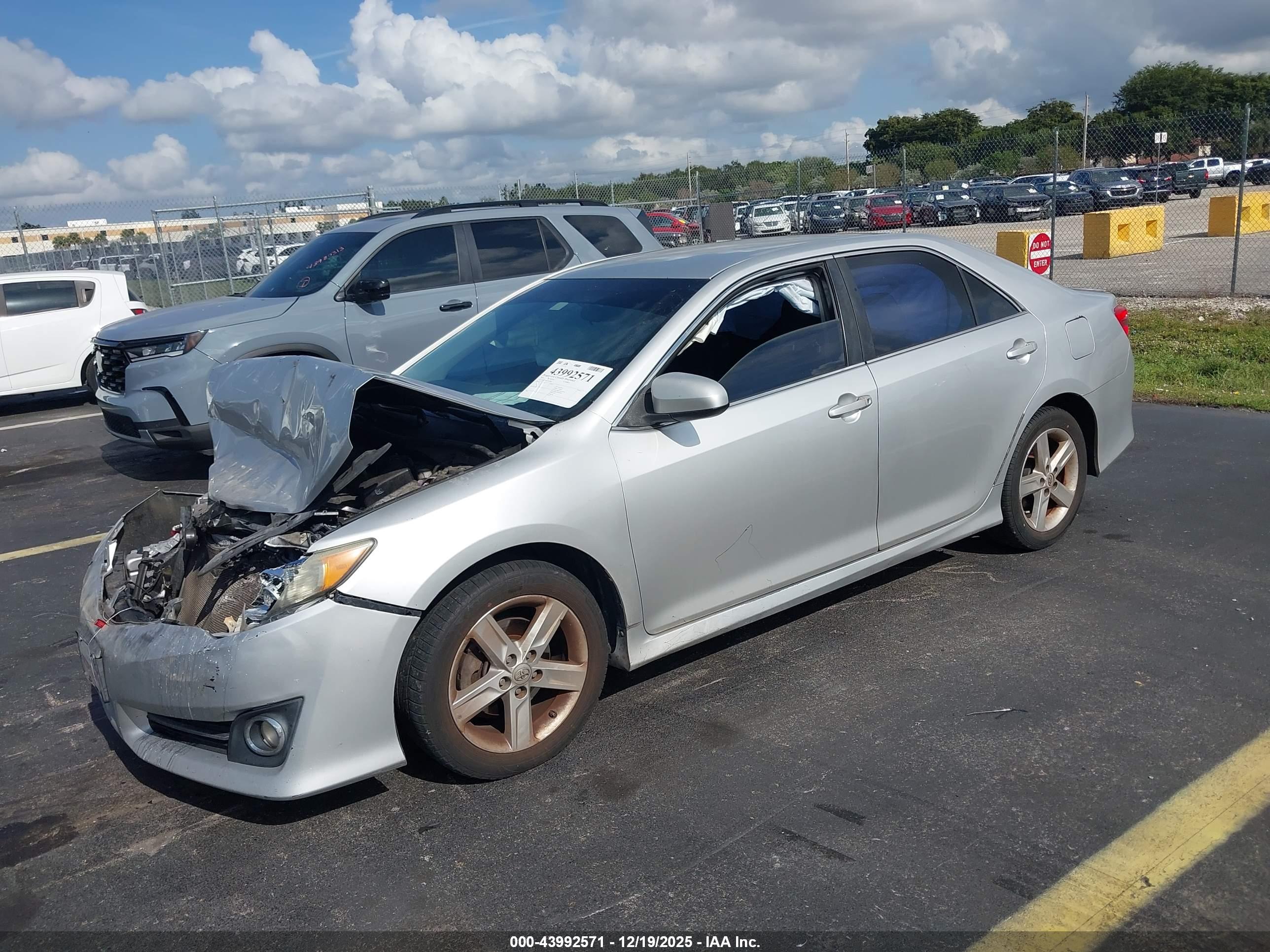 TOYOTA CAMRY image 2