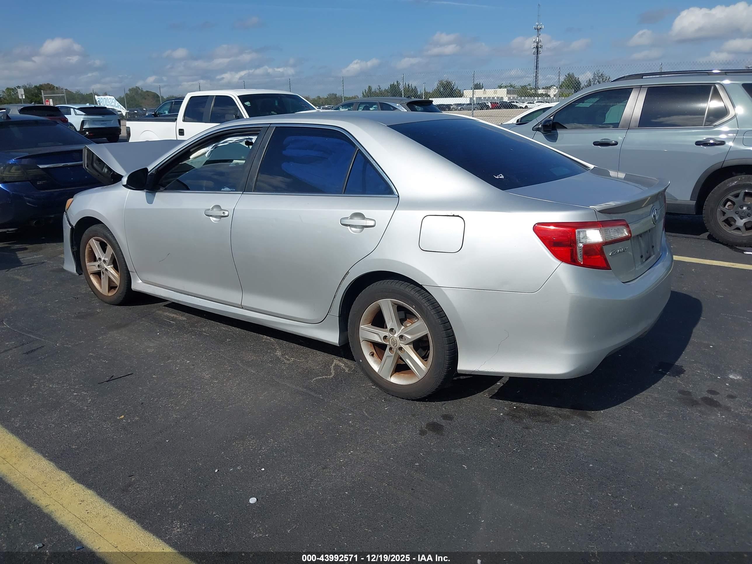 TOYOTA CAMRY image 3