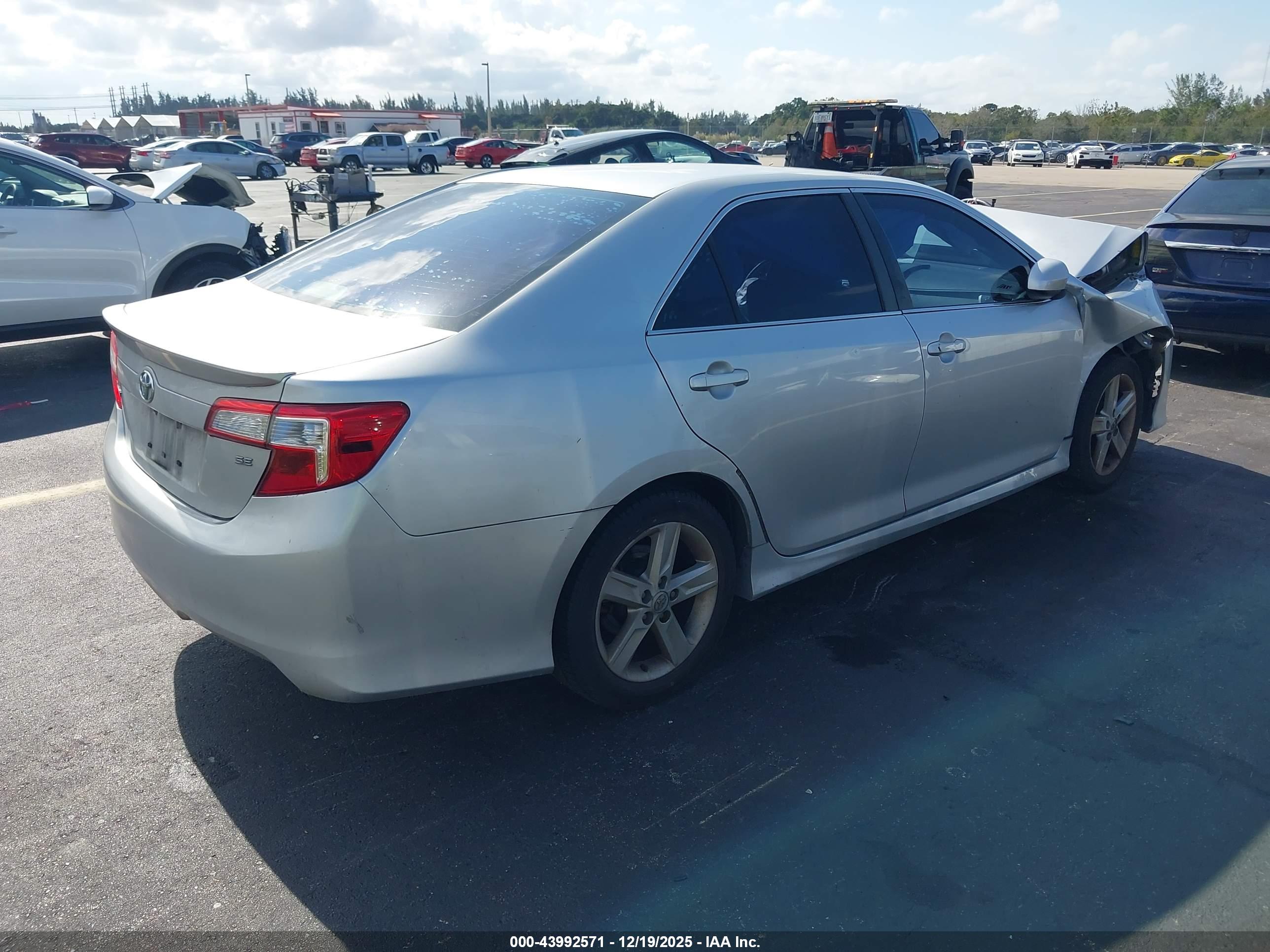 TOYOTA CAMRY image 4