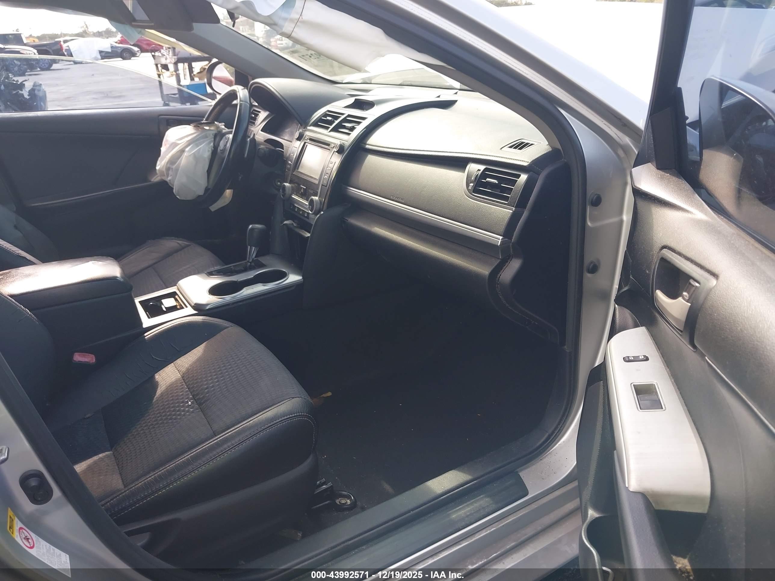 TOYOTA CAMRY image 5