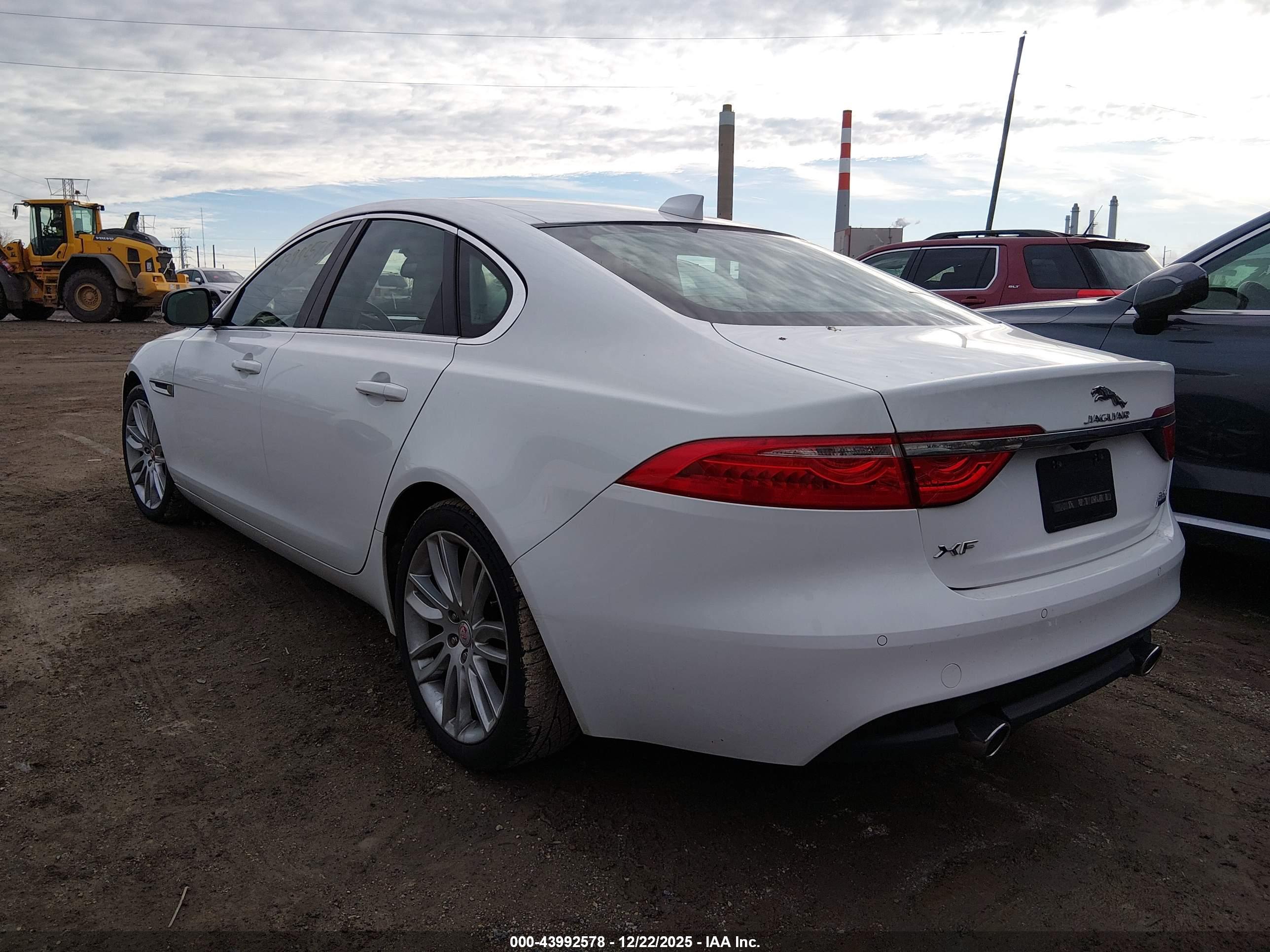 JAGUAR XF image 3