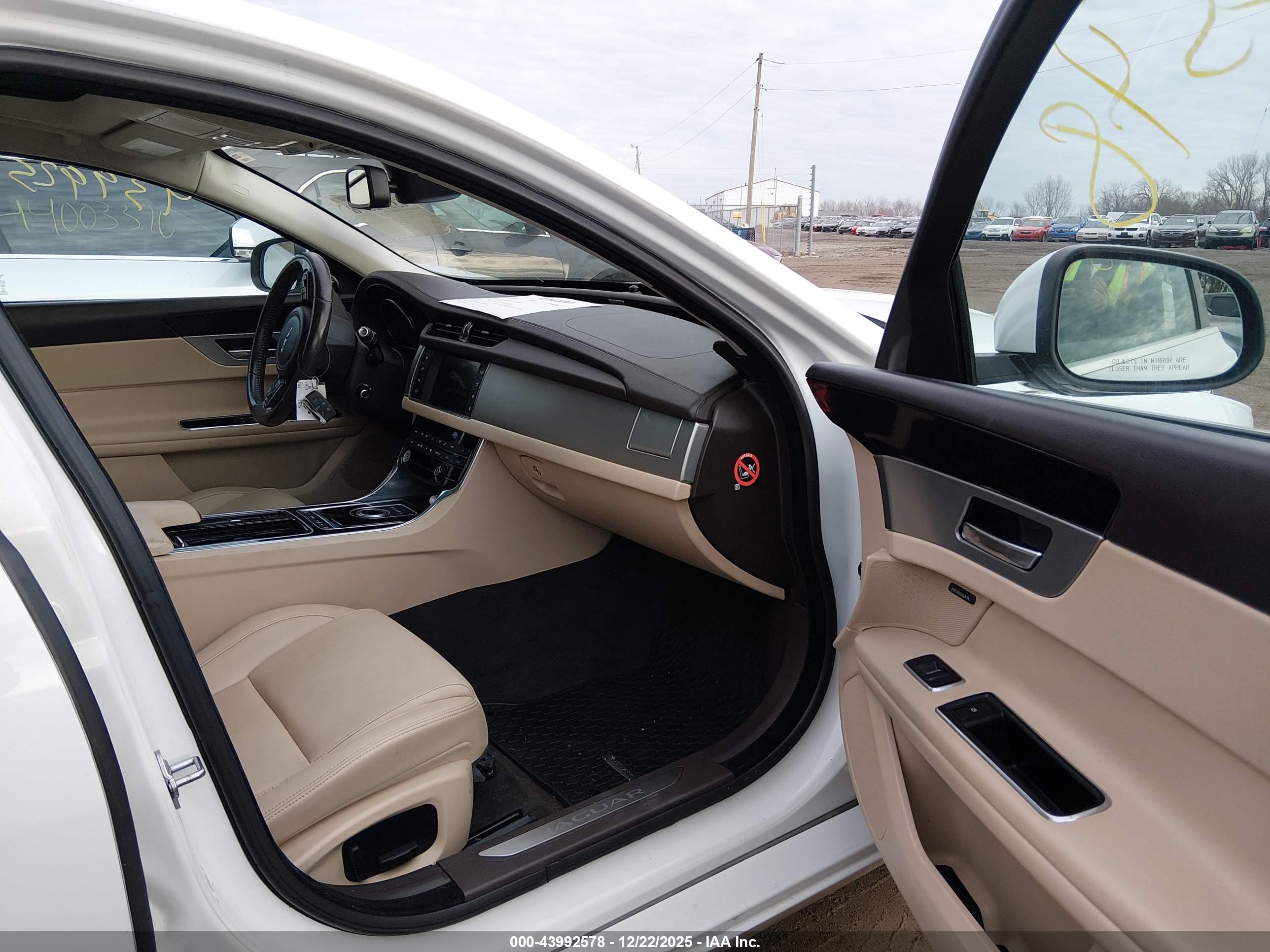 JAGUAR XF image 5