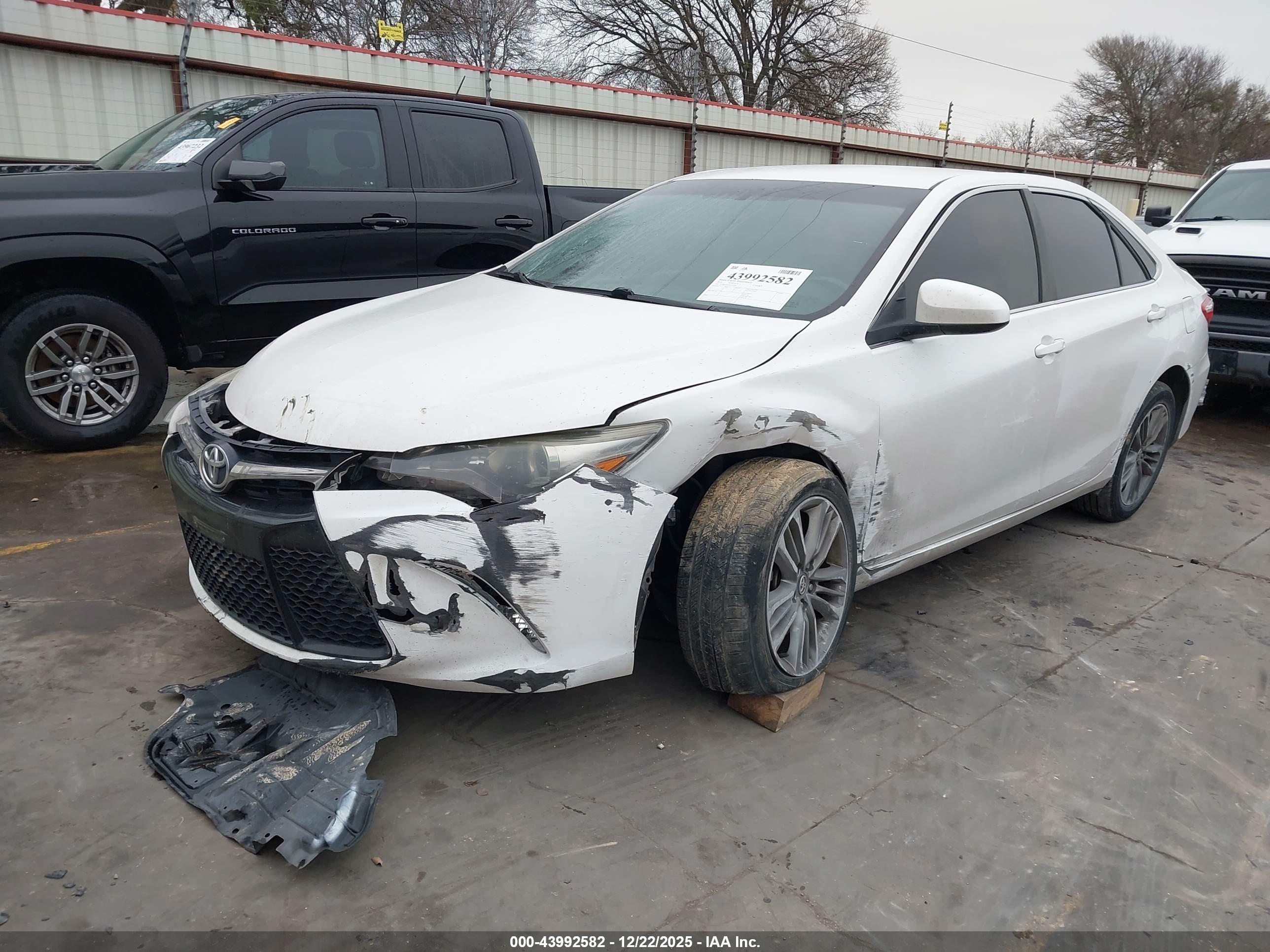 TOYOTA CAMRY image 2