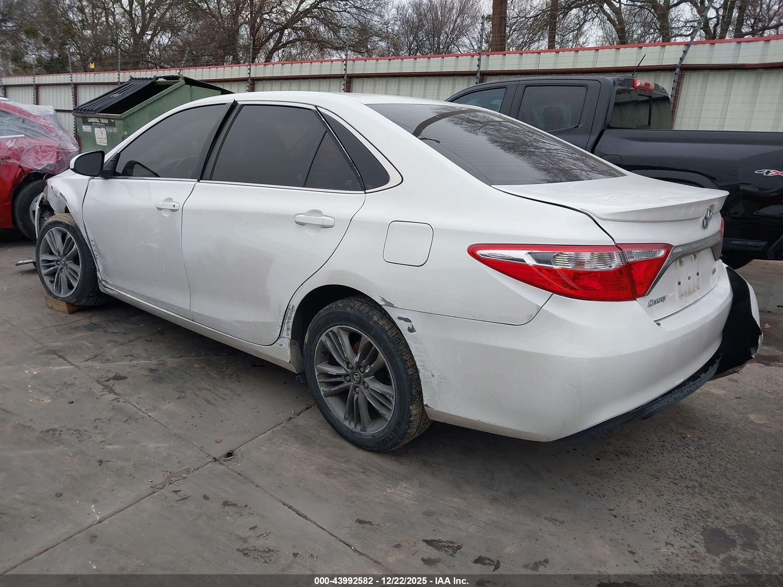 TOYOTA CAMRY image 3