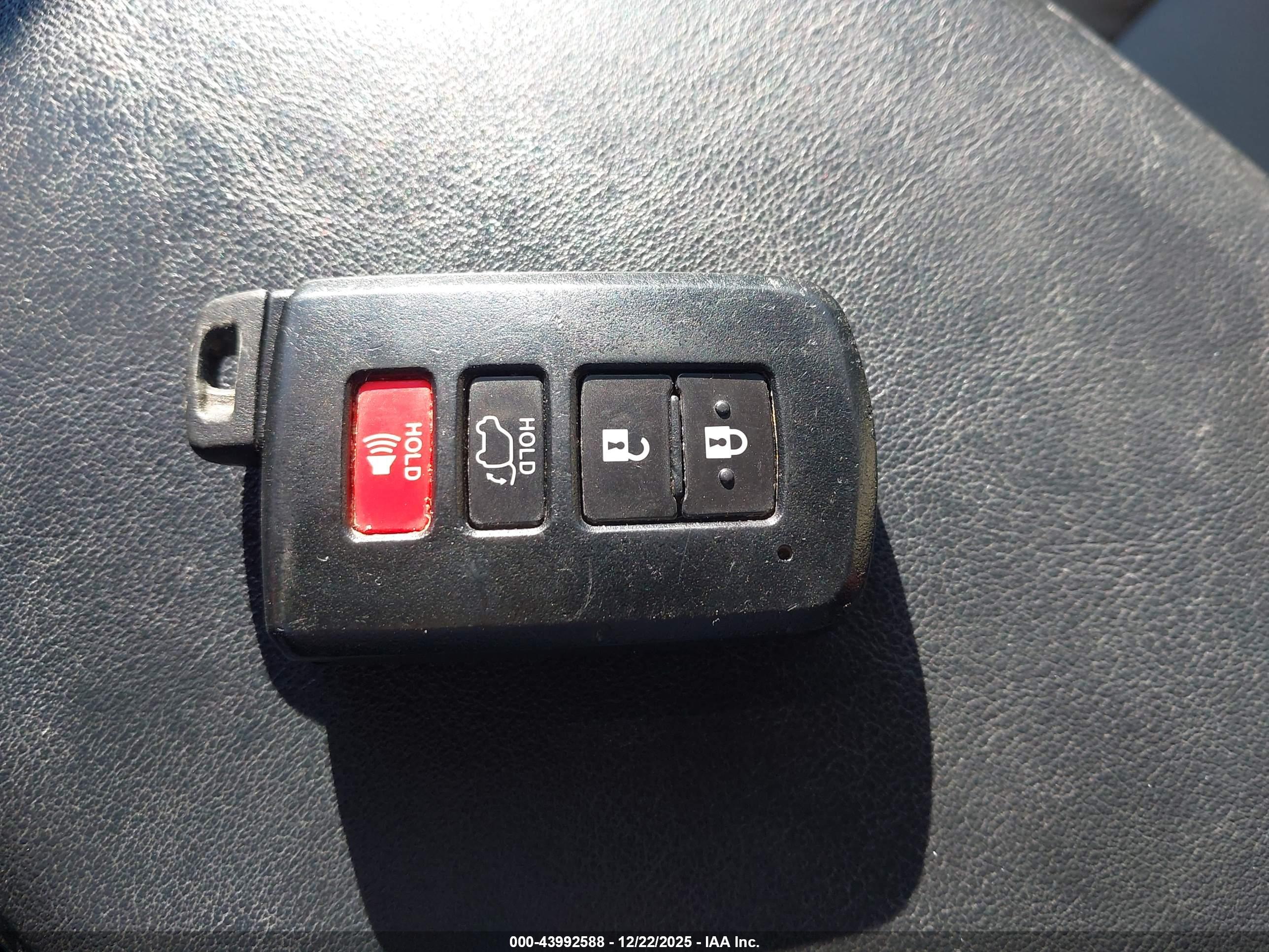 TOYOTA RAV4 image 11