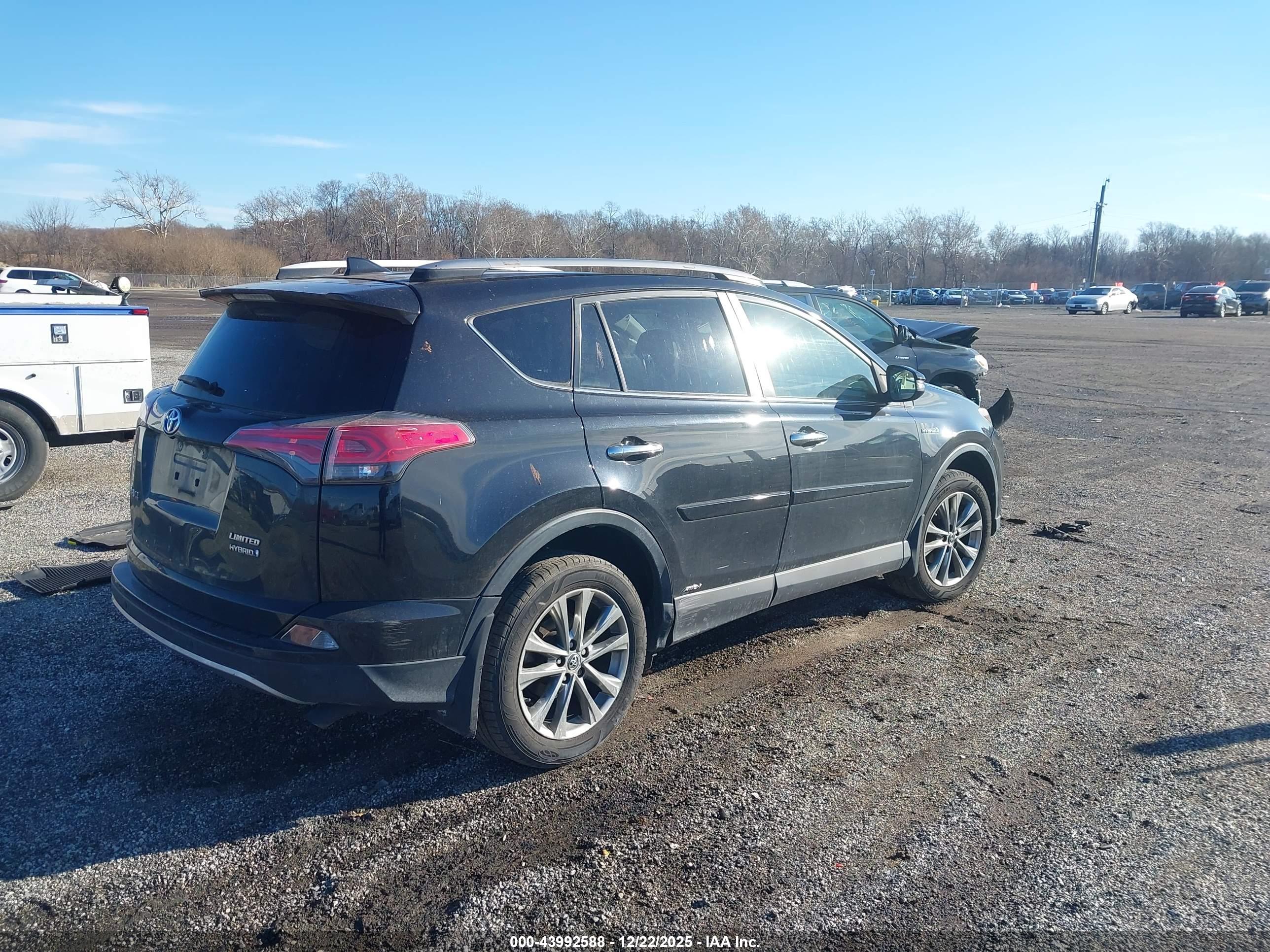 TOYOTA RAV4 image 4