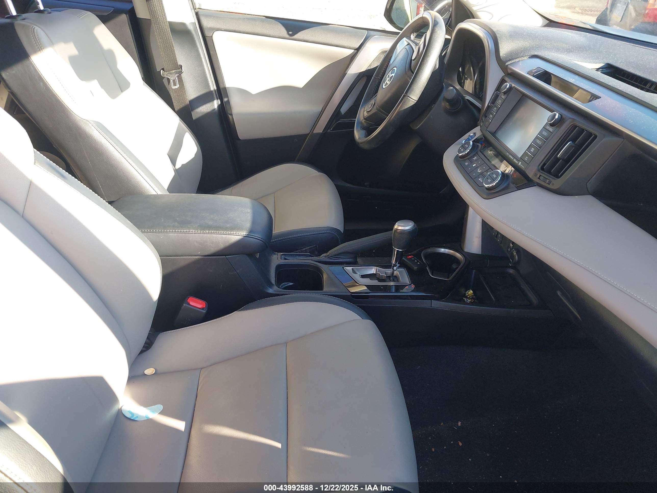 TOYOTA RAV4 image 5