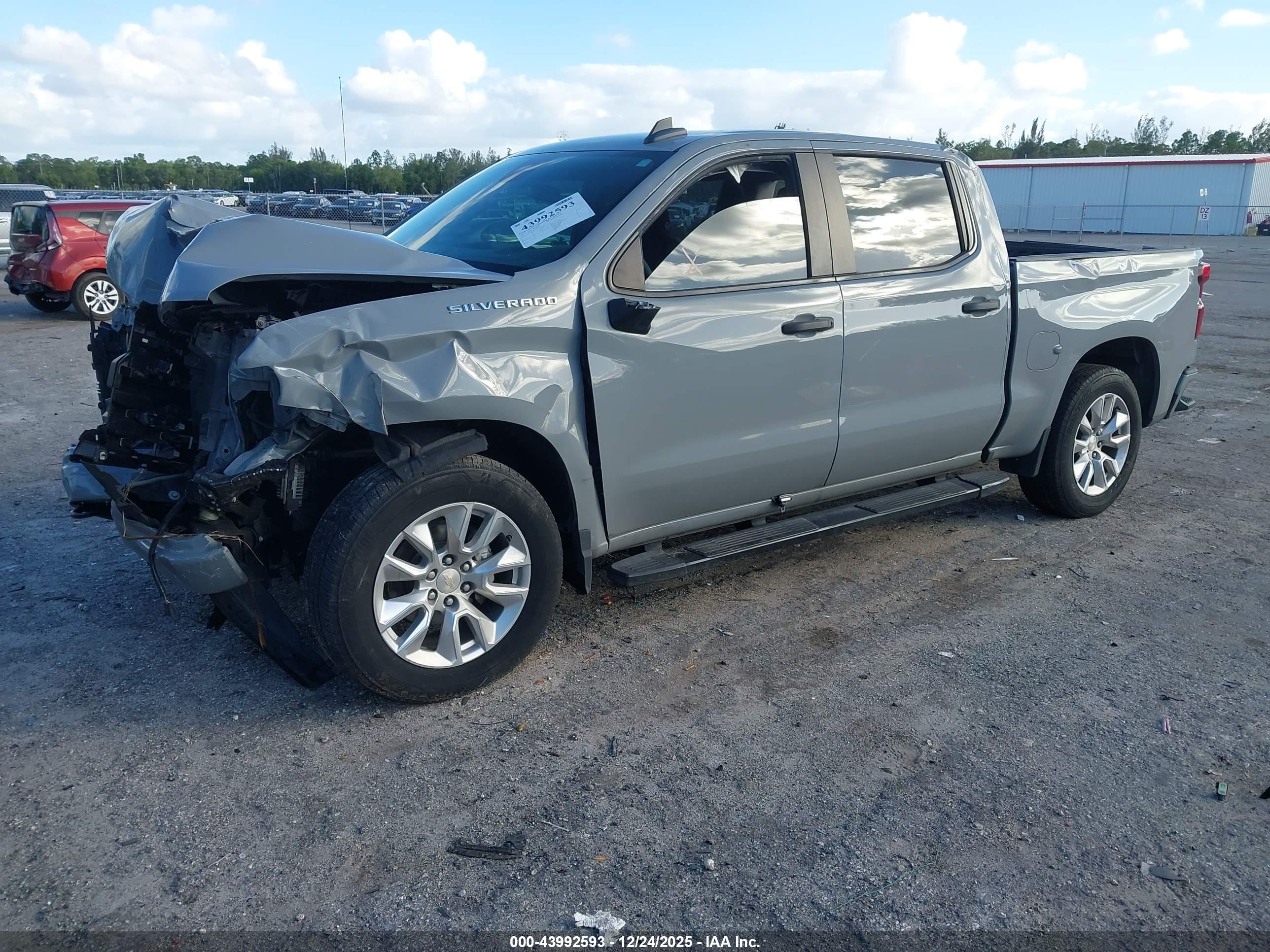 CHEVROLET SILVERADO image 2
