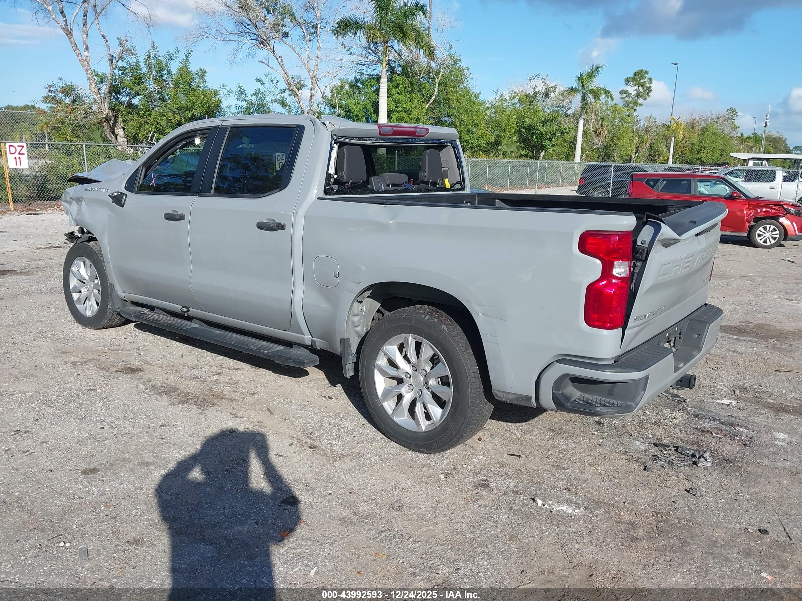 CHEVROLET SILVERADO image 3