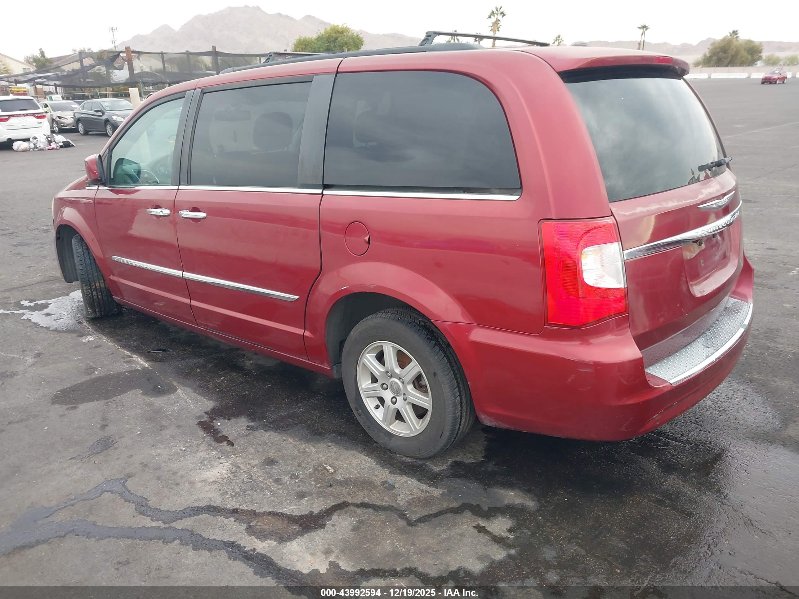 CHRYSLER TOWN image 3