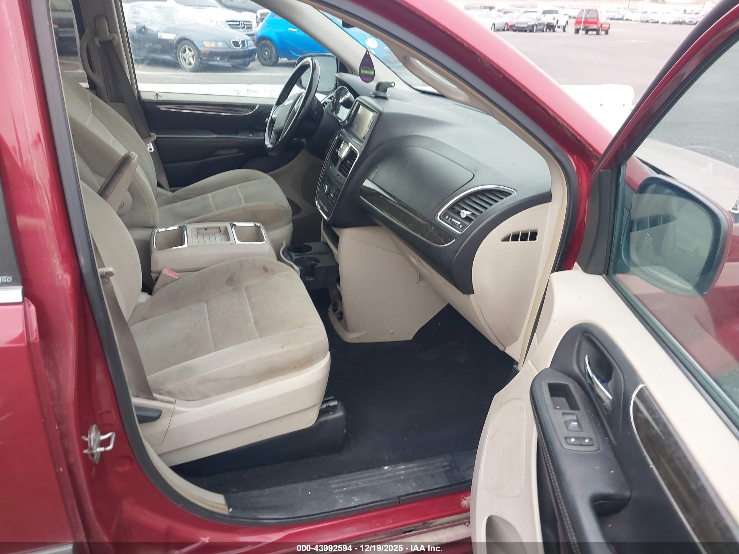 CHRYSLER TOWN image 5