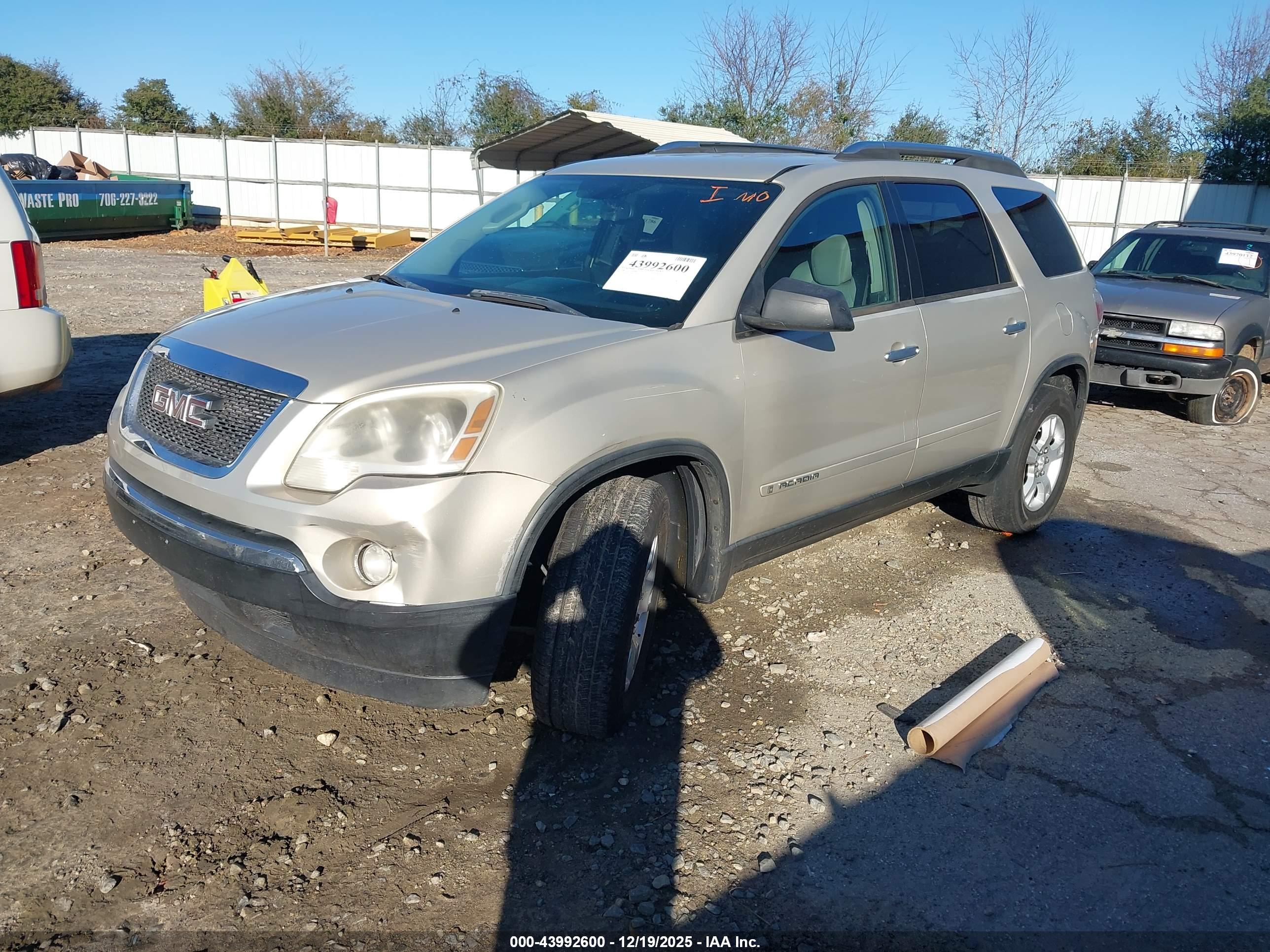 GMC ACADIA image 2